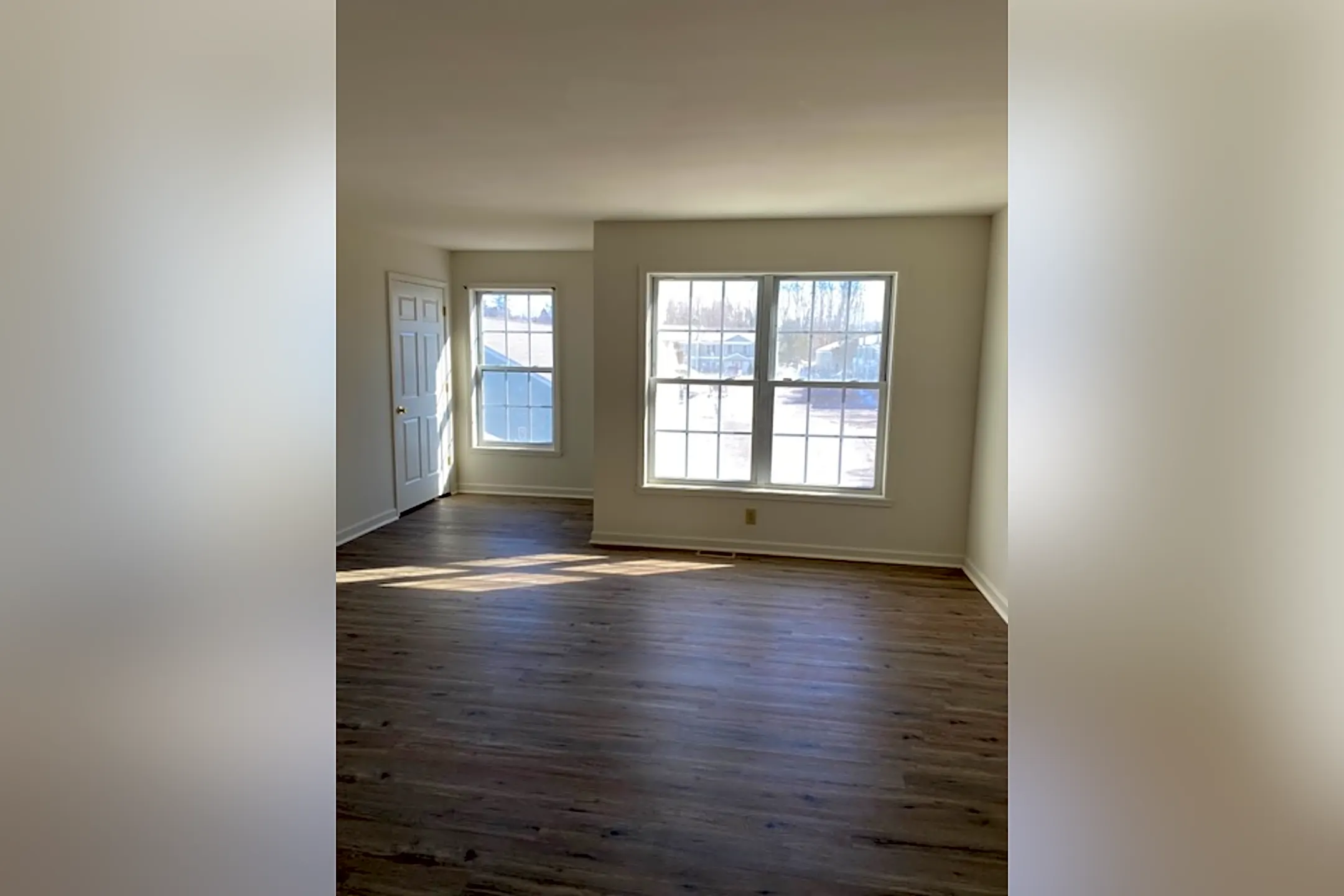 Living Room - 24 W Campbell Rd - Schenectady, NY