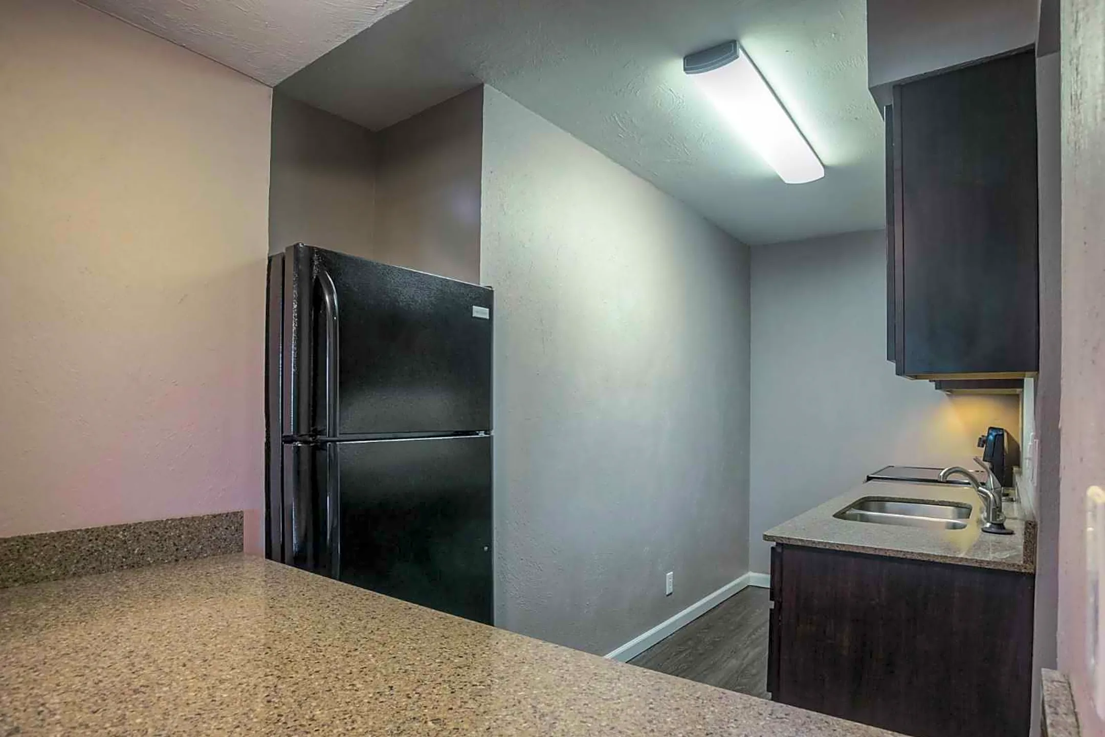 Kitchen - 21 Penn Apartments - Oklahoma City, OK