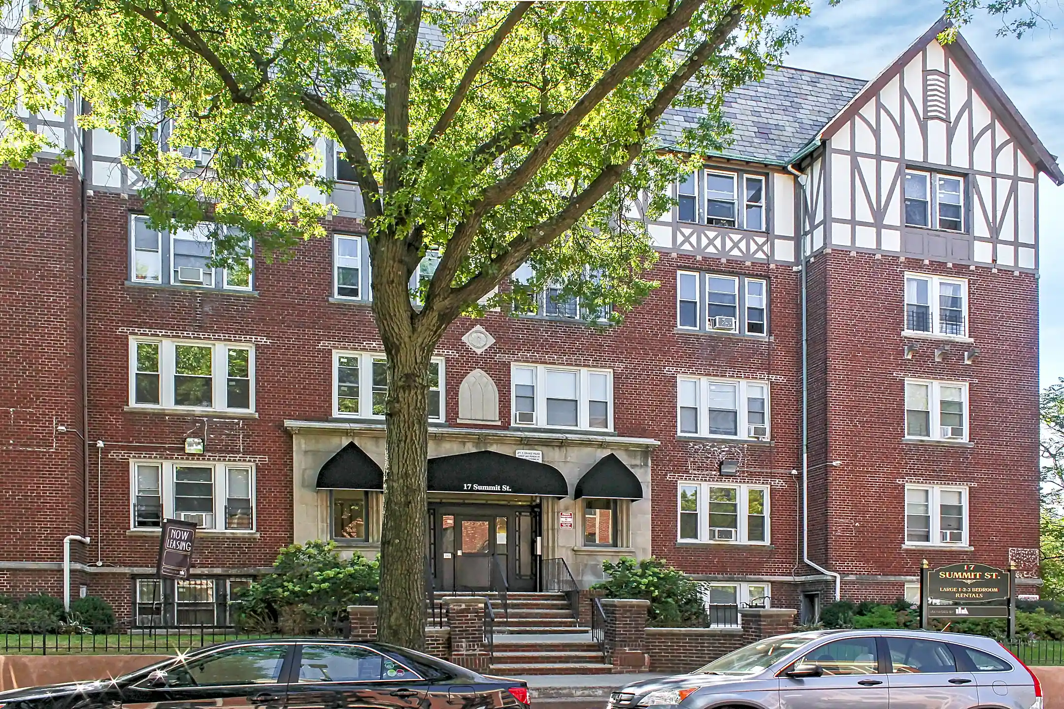 17 Summit Street Apartments East Orange, NJ 07017