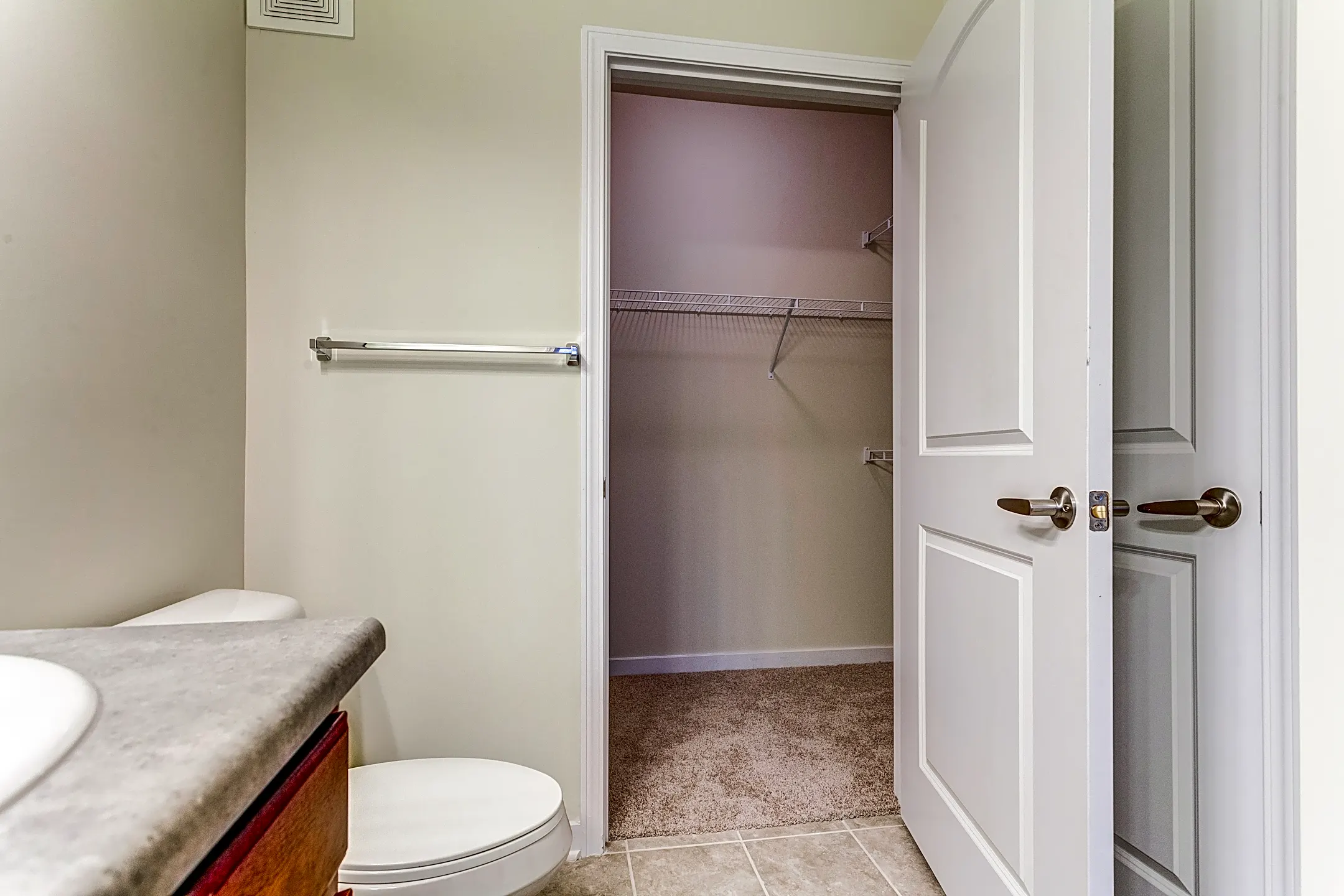 Sierra Ridge Apartments 2004 Sierra Commons Rd Dickinson, ND