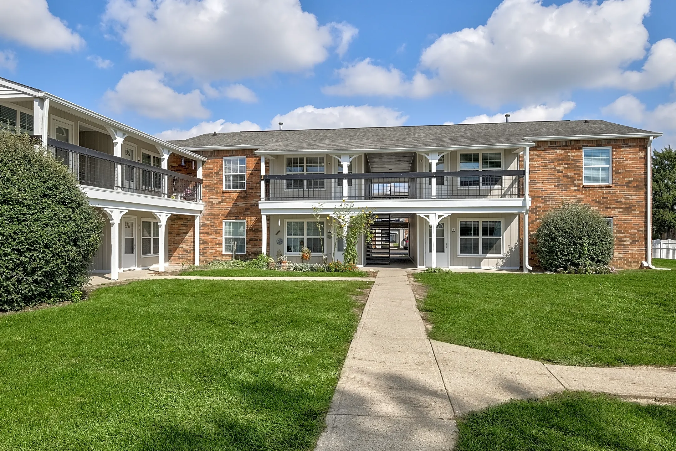 Fountain Lake Villas - 2220 E Stop 13 Rd | Indianapolis, IN Apartments ...