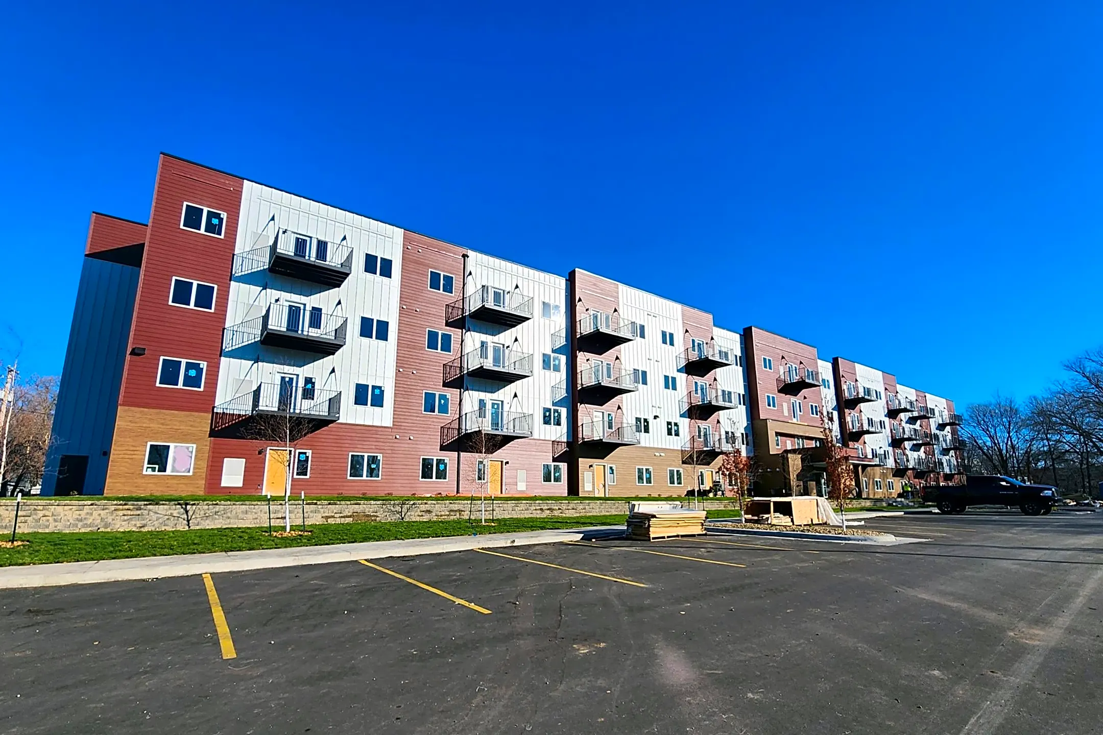 The River Apartments & Townhomes Apartments - Mason City, IA 50401