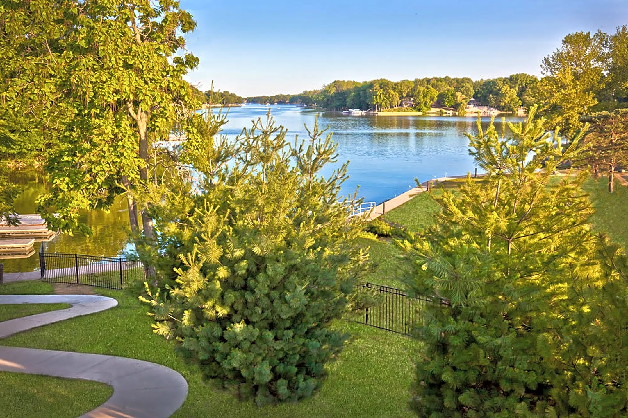 Harbour Town Apartments on Morse Lake - Noblesville, IN