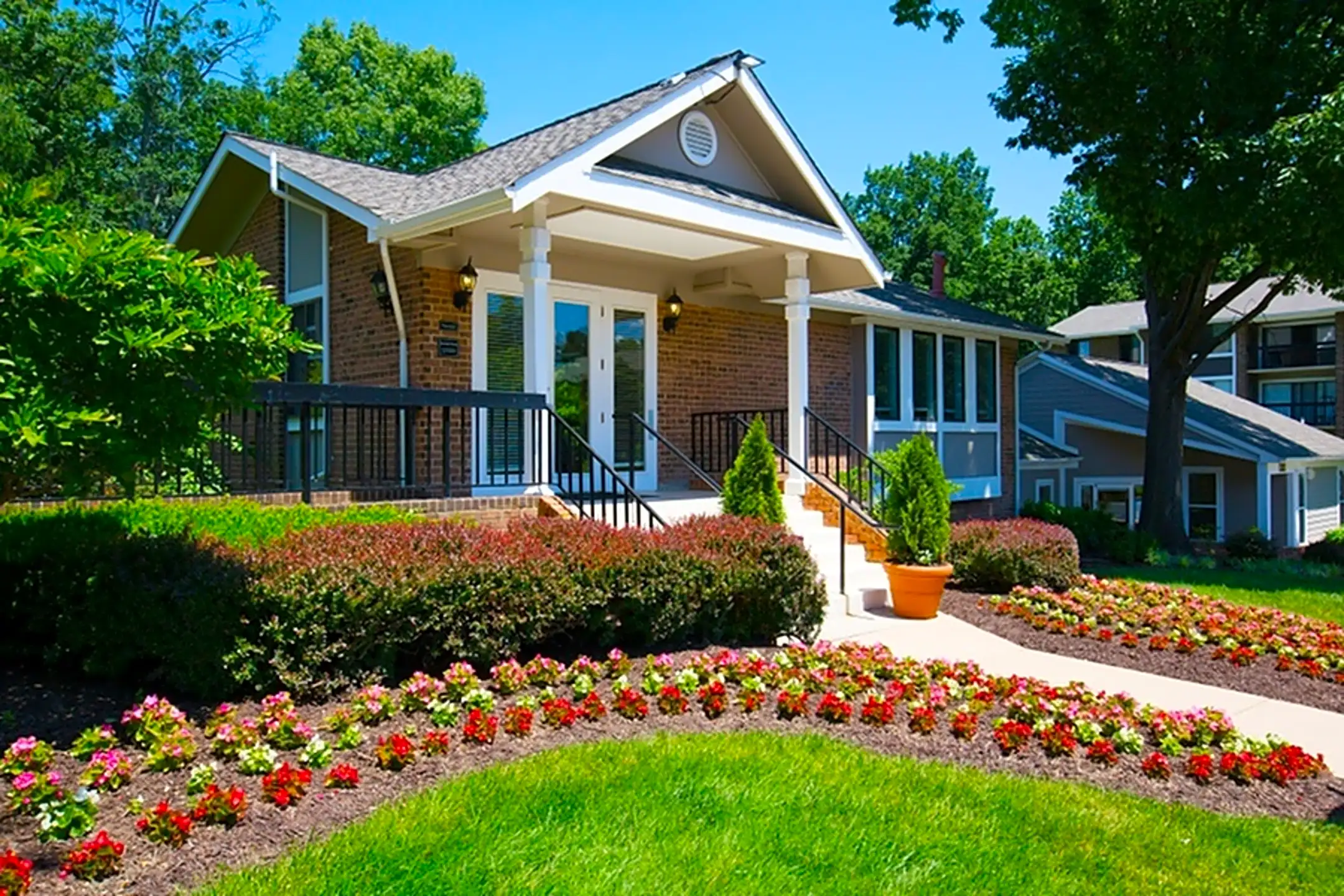 Woodvale Apartments 13831 Castle Blvd Silver Spring, MD Apartments