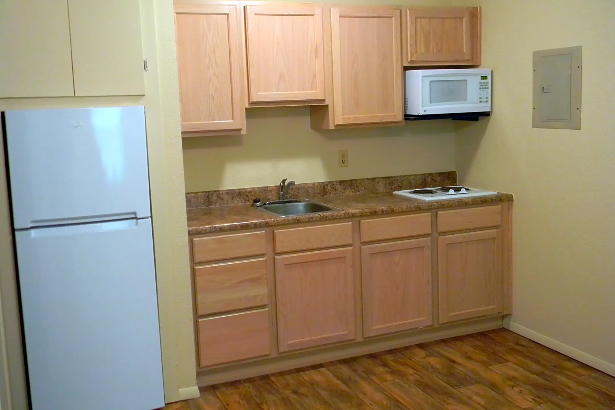 Kitchen - Lion Crest Apartments - Joplin, MO