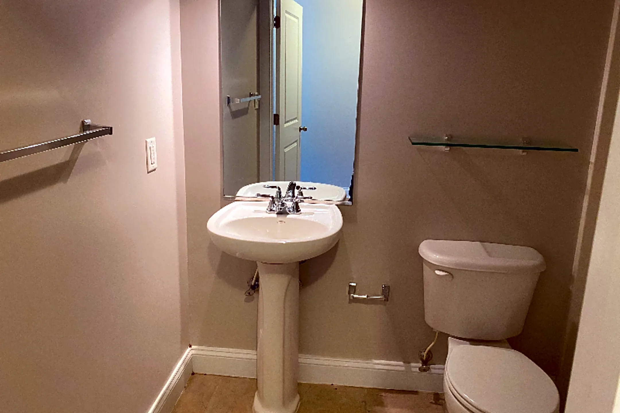 Bathroom - 1333 W Broad St - Richmond, VA