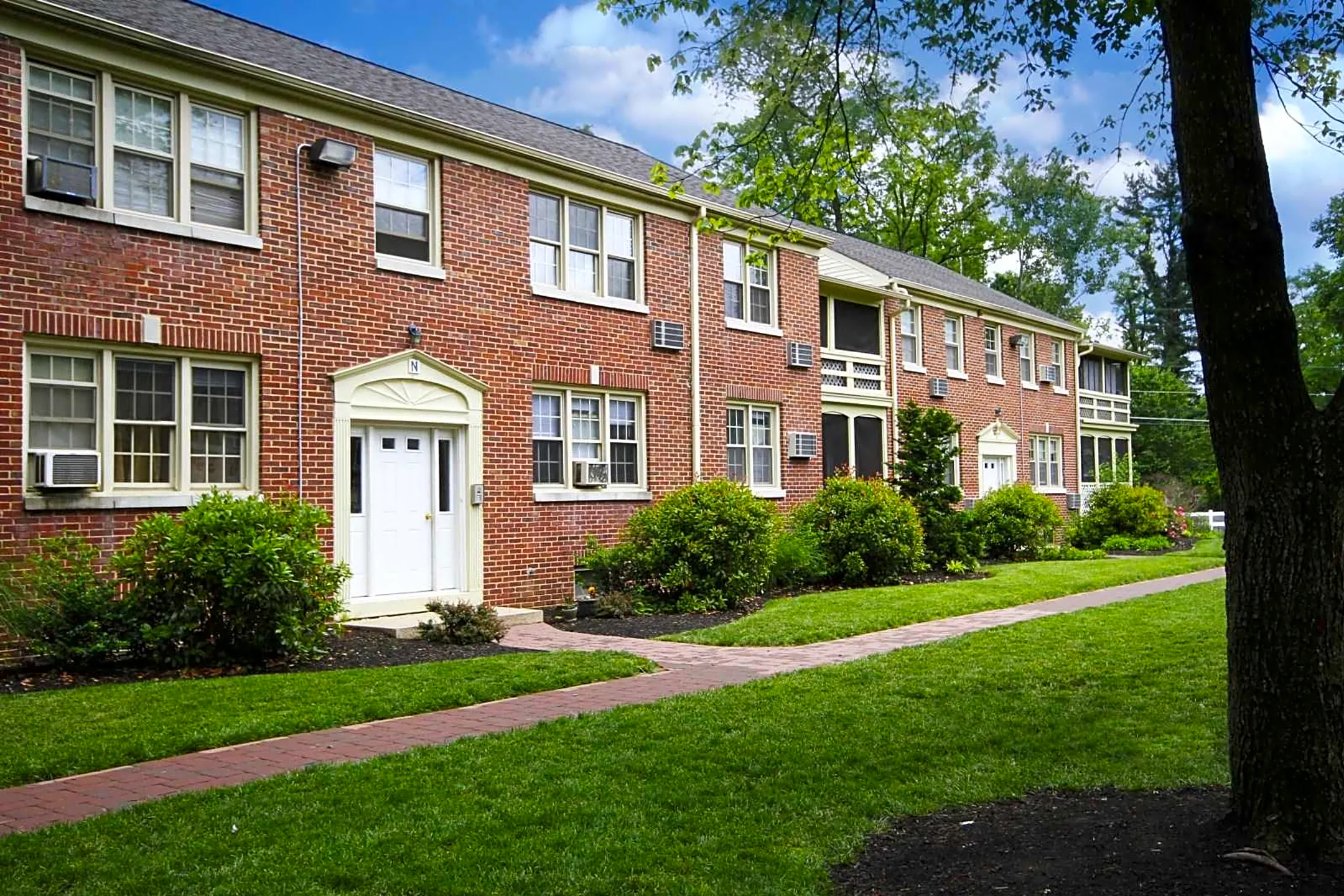 Pleasant Valley Apartments - Moorestown, NJ 08057