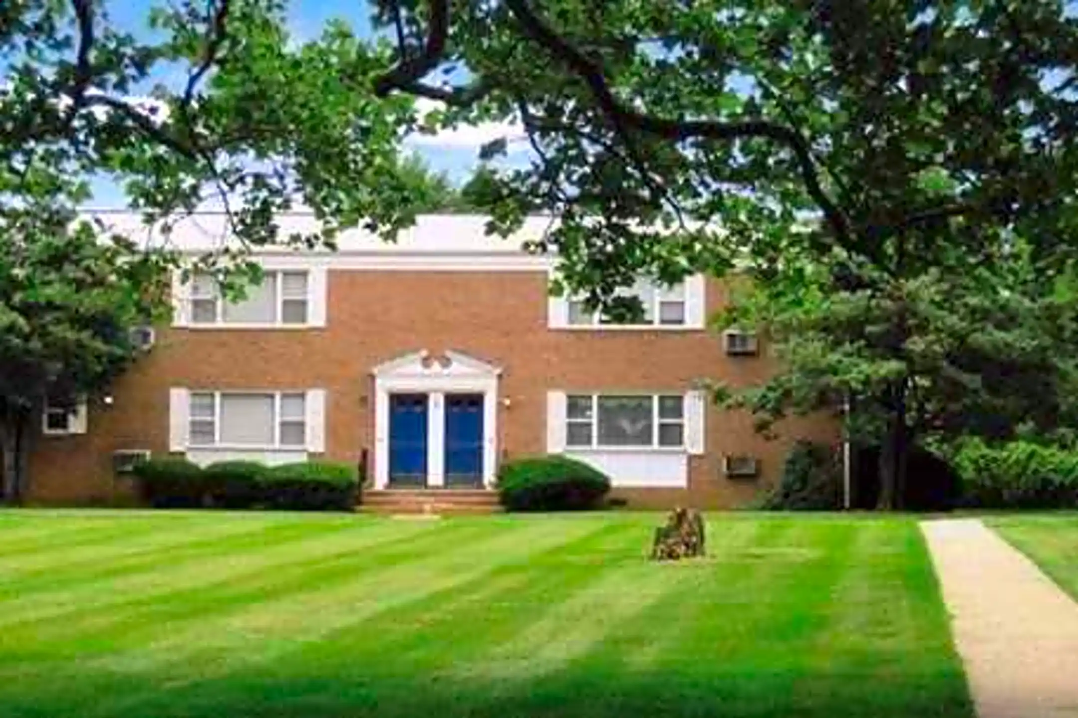 Sutton Pointe Apartments - Matawan, NJ 07747 