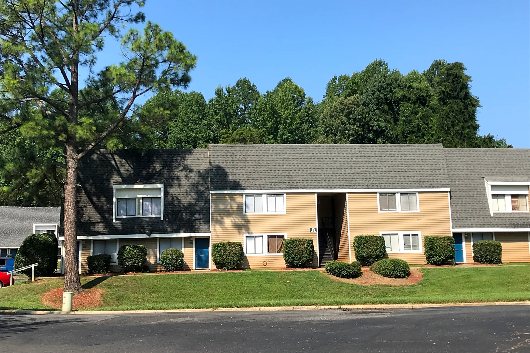 Lake Arbors Apartments - Charlotte, NC 28208