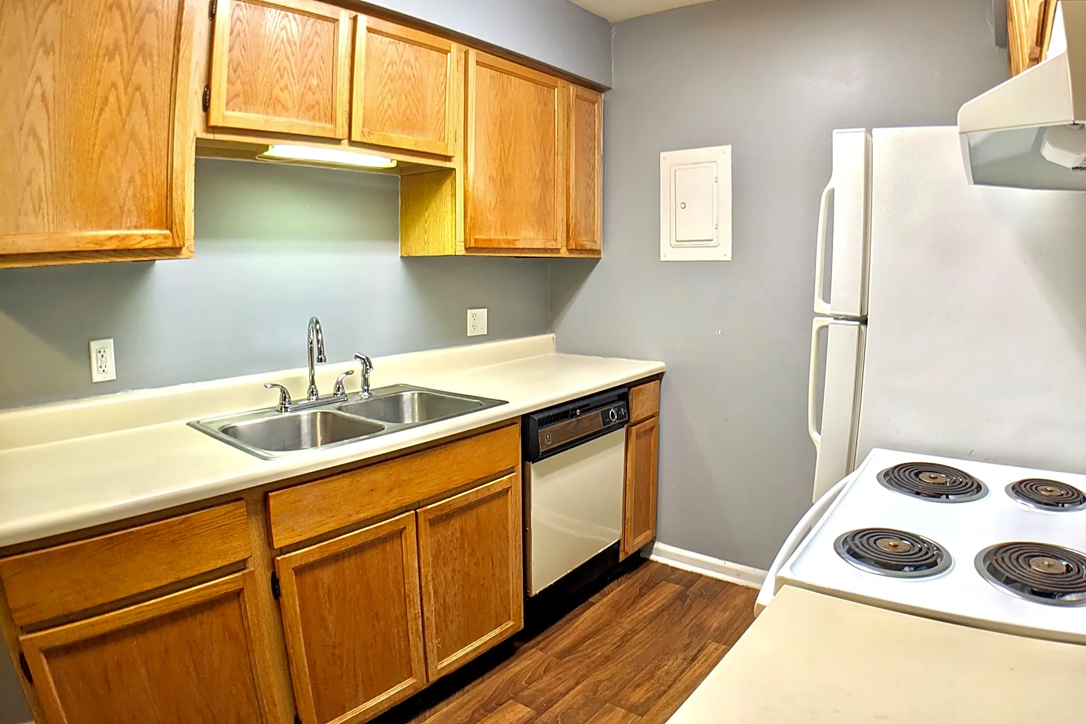 Kitchen - Southern Pines Apartments - Gulfport, MS