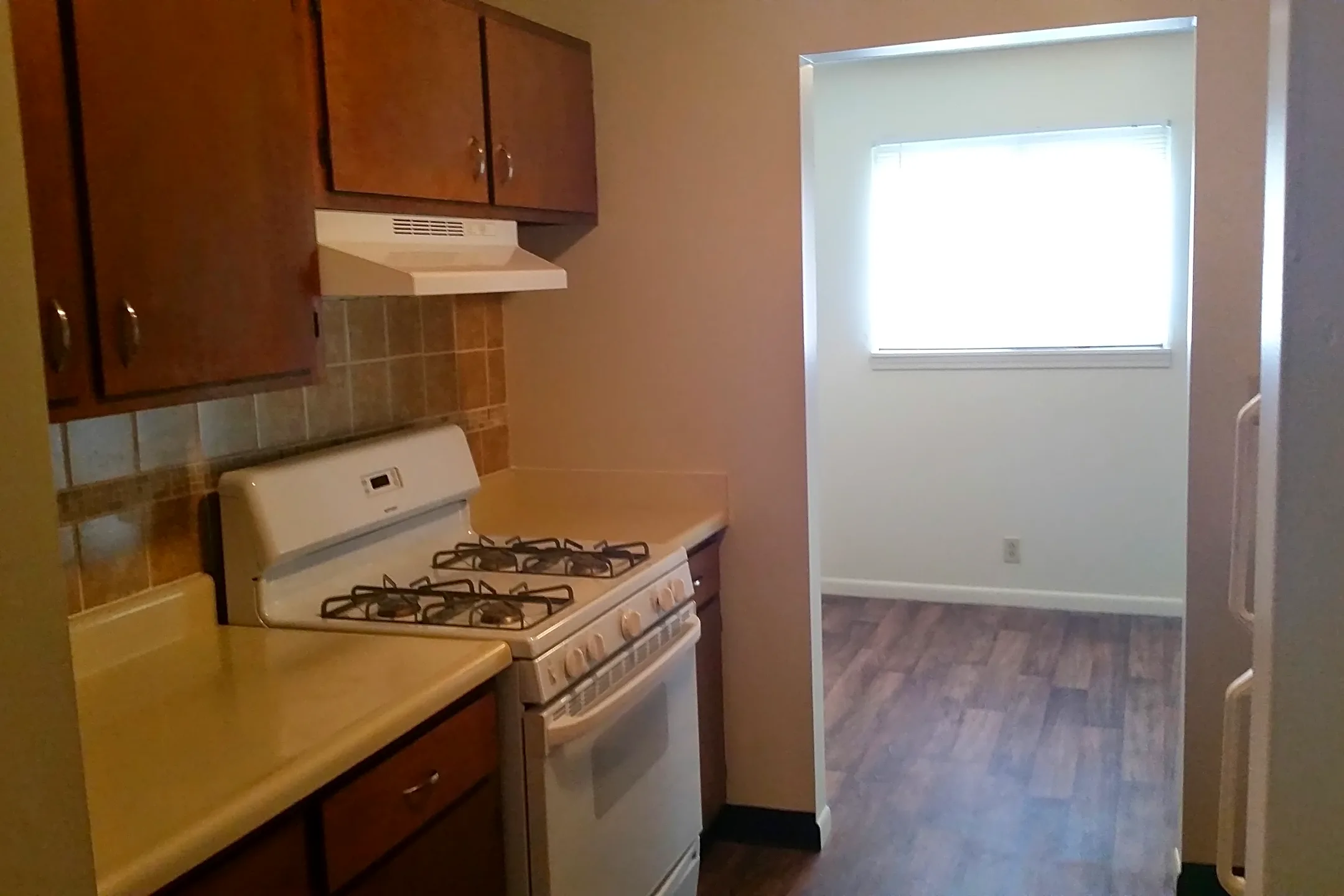 Excelsior Village Apartments 2000 W Jesse James Rd Excelsior