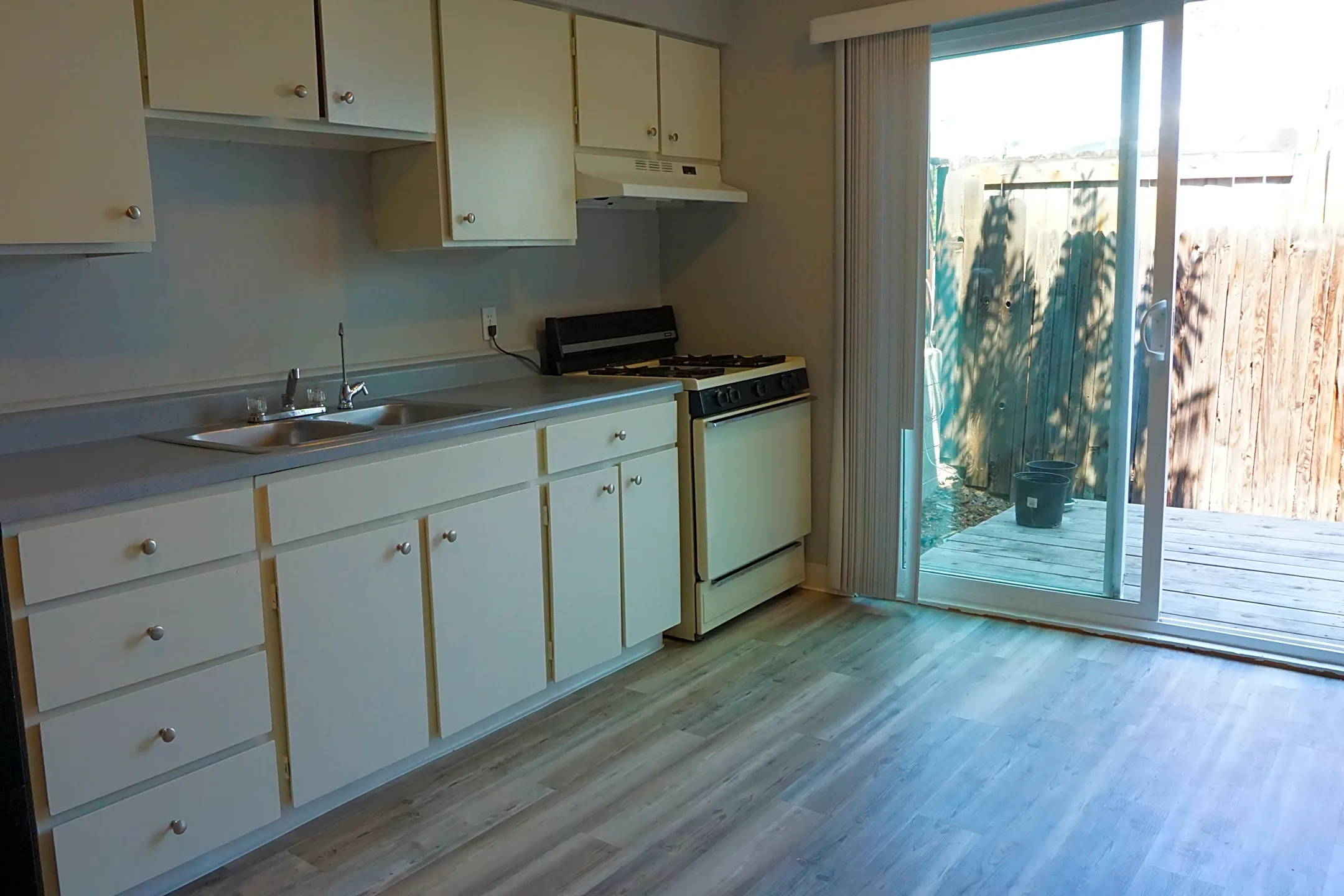 Hillcrest Apartments 207 Hillcrest Dr Reno, NV Apartments for Rent