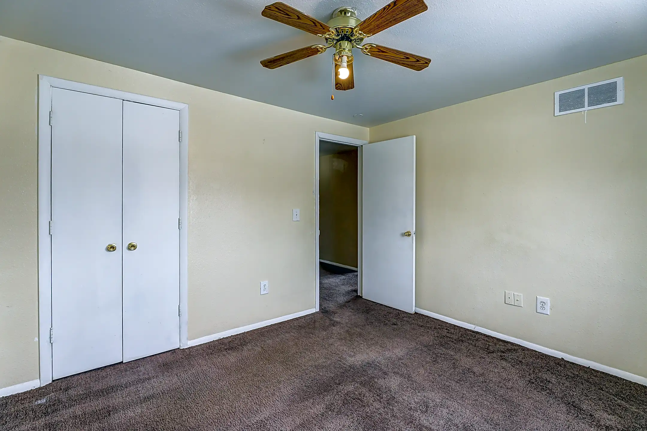 Vanderbilt Townhomes 2037 Vanderbilt Court Mount Morris, MI