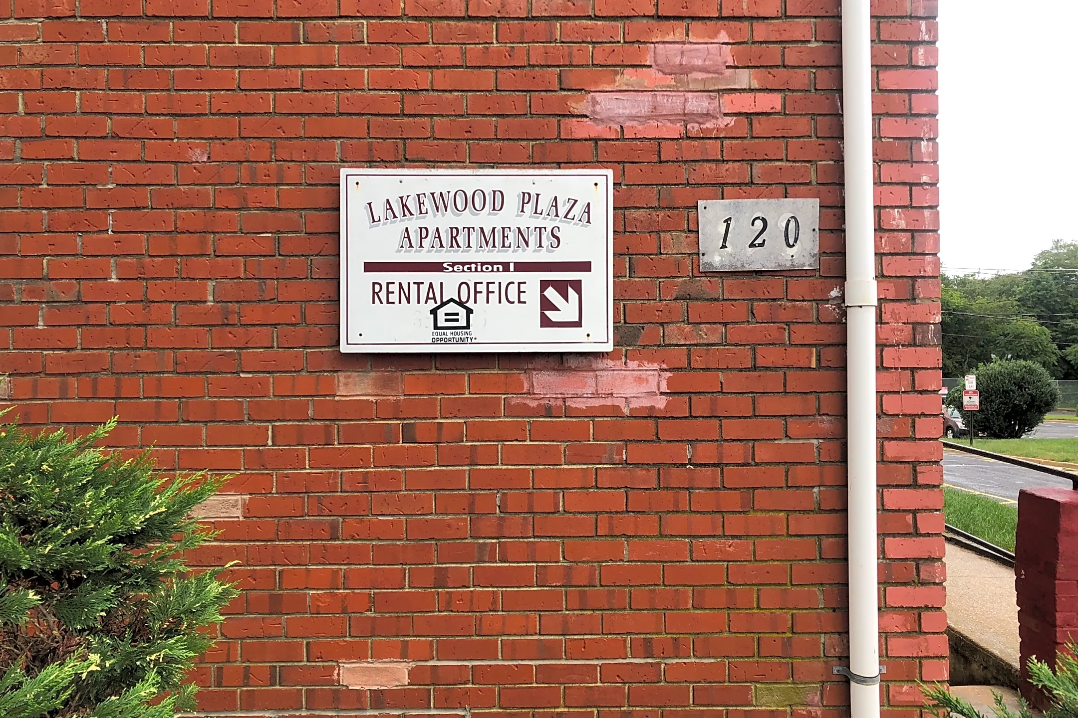 Pool - Lakewood Plaza Apartments - Lakewood, NJ