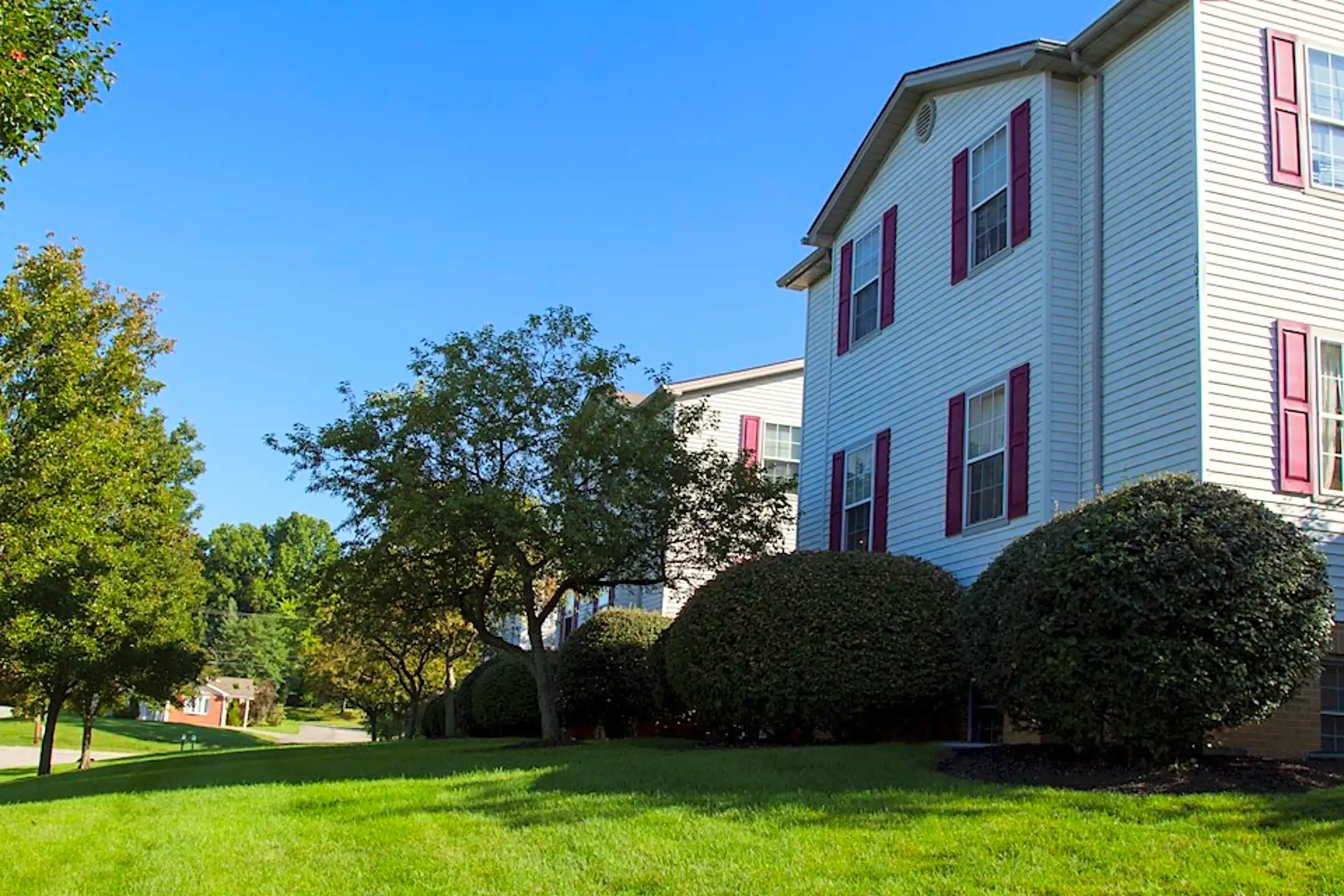 Applecrest Village 6003 Applecrest Ct Boardman, OH Apartments for