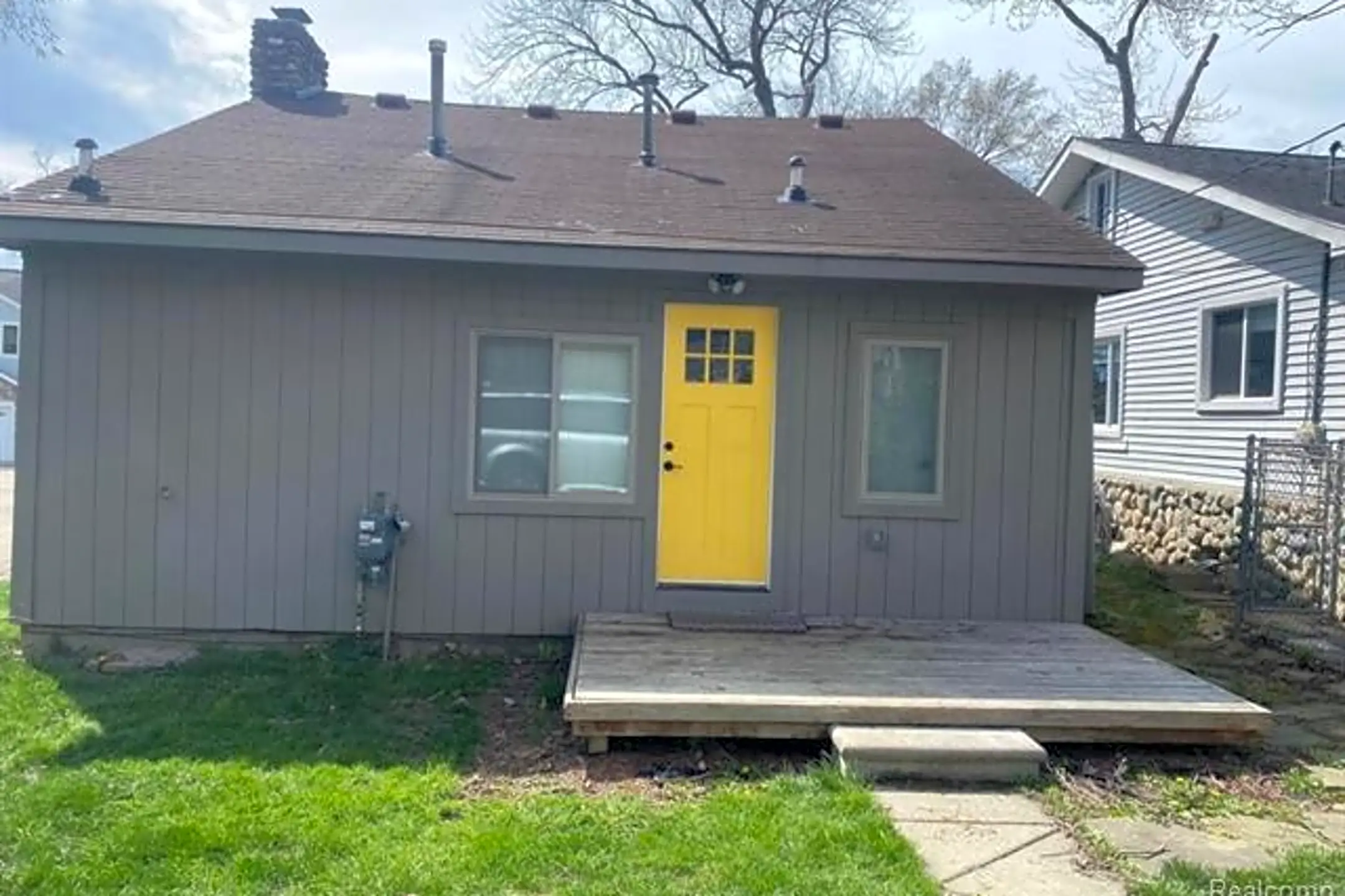 Building - 3991 Fieldview Ave - West Bloomfield, MI