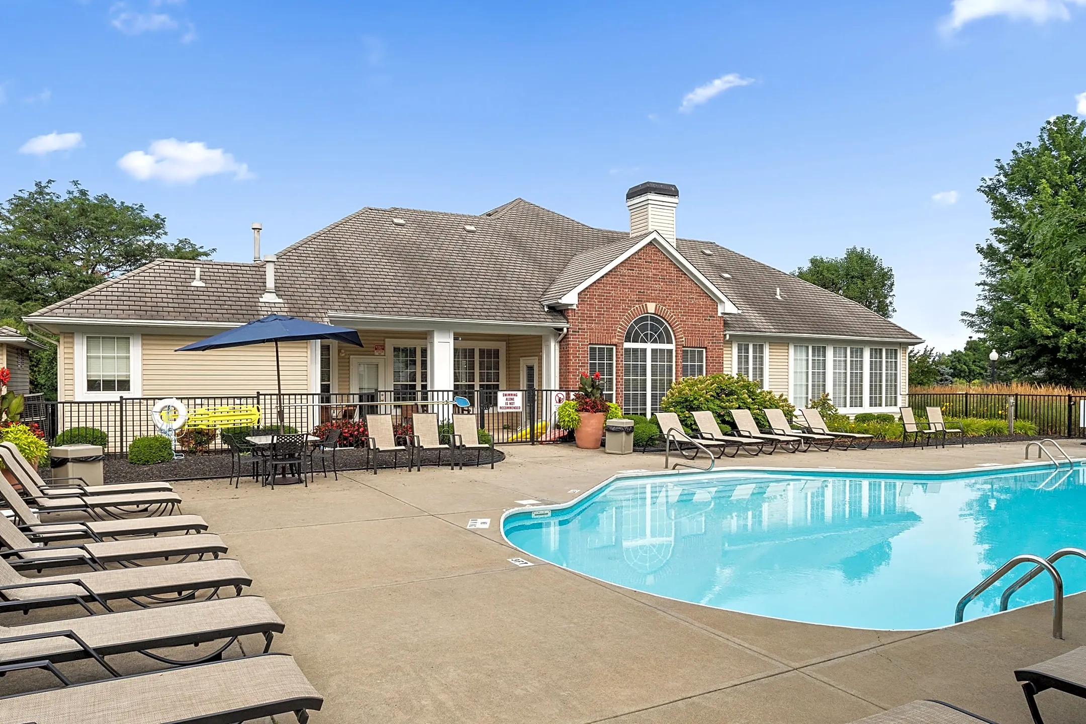 Pool - Avalon Oaks - Columbus, OH