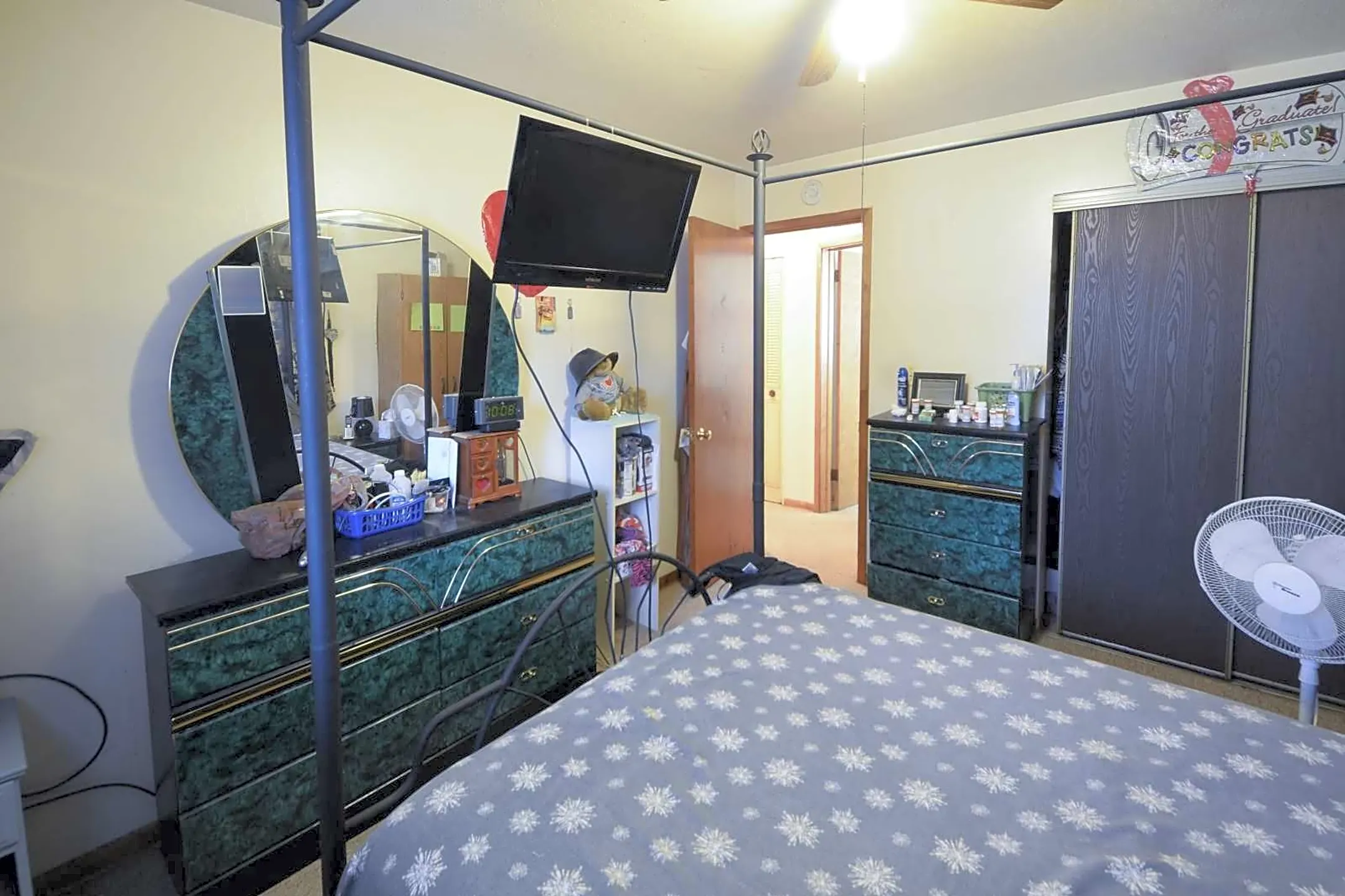 Bedroom - Minnehaha Apartments - Saint Paul, MN