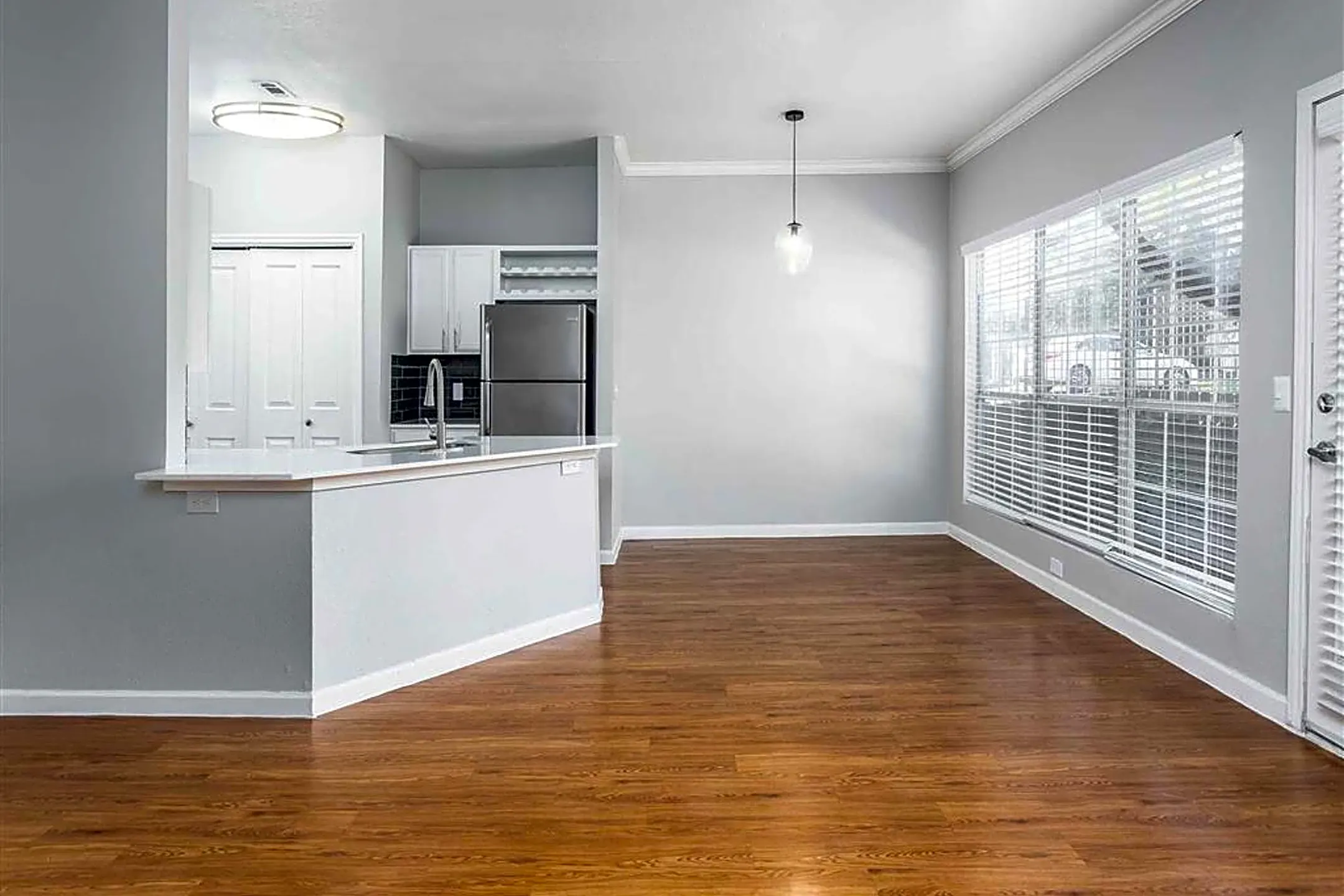 Castle Hills Townhomes - San Antonio, TX