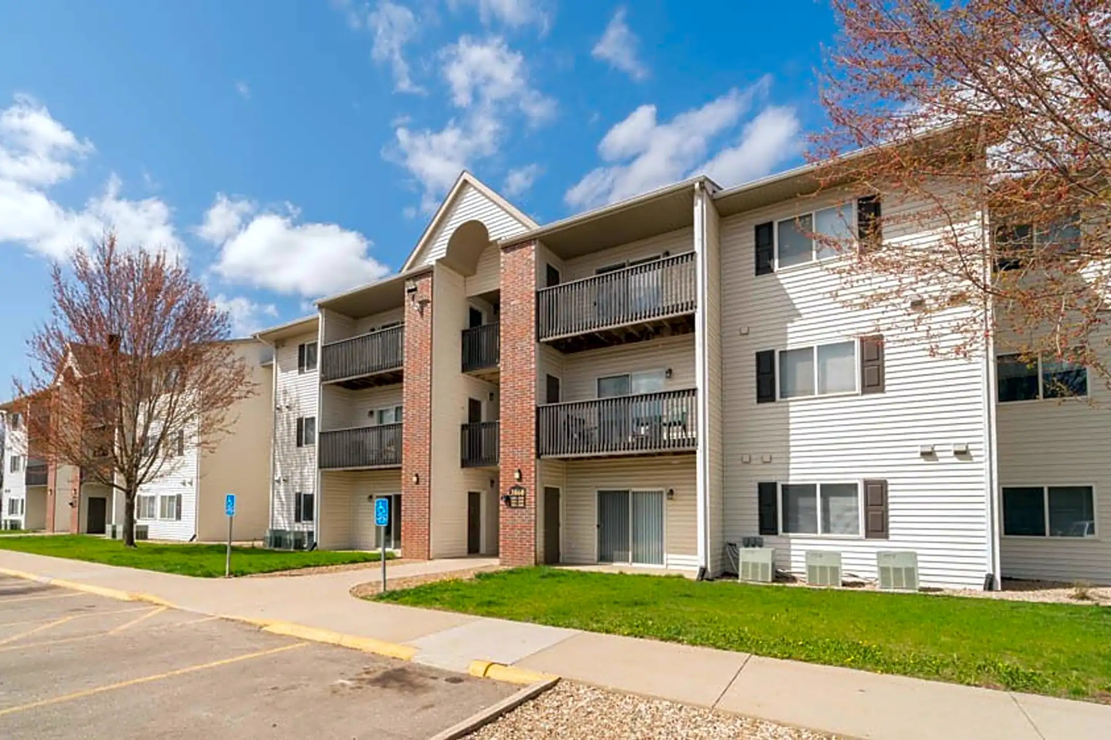 Pineview Place Apartments Apartments Waterloo, IA 50701