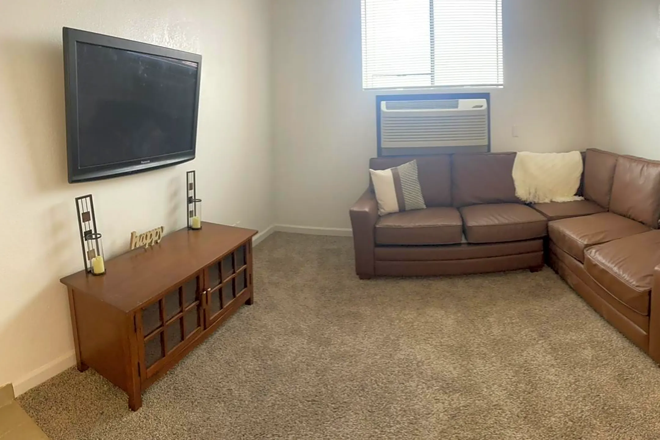 Living Room - 320 Lee Ave - Bullhead City, AZ