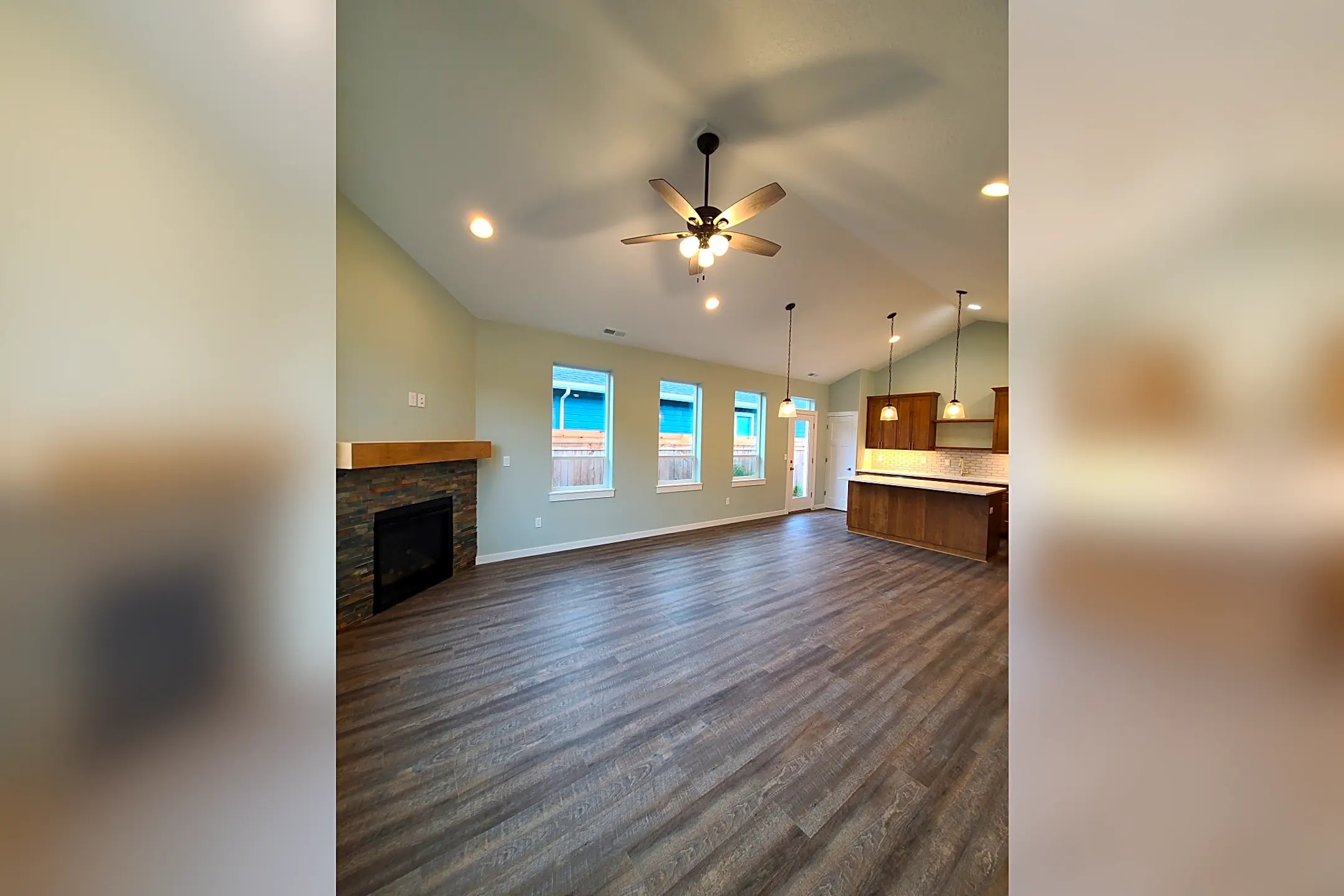 Living Room - 3400 US-101 - Depoe Bay, OR