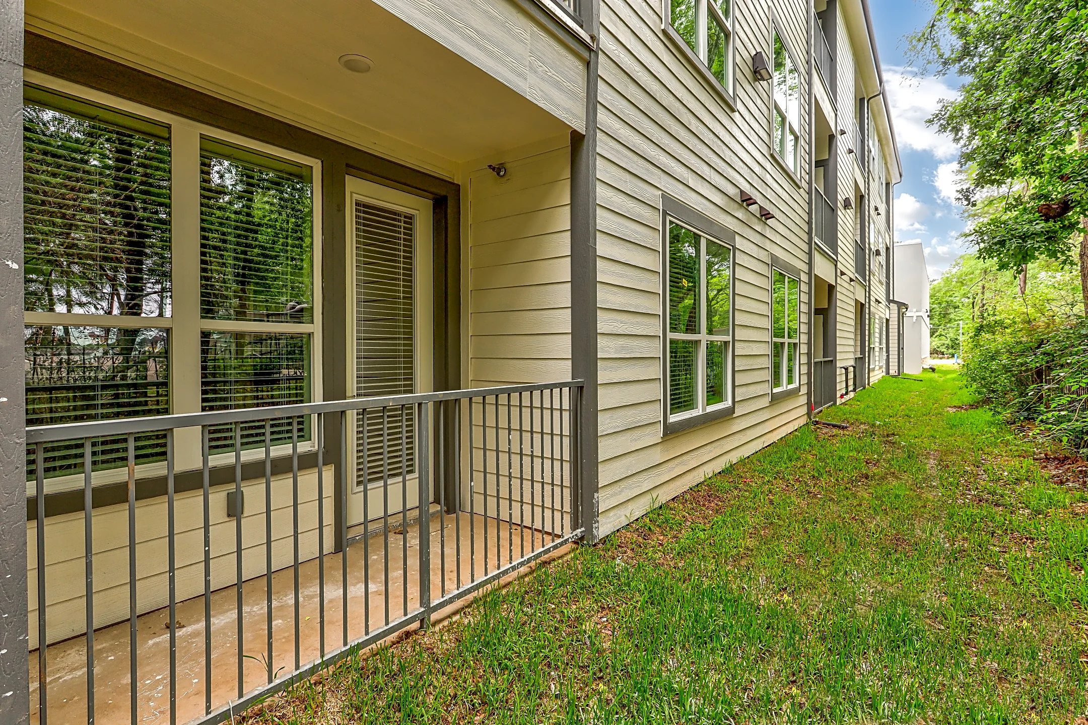 Building - Azul Apartments - The Woodlands - Spring, TX