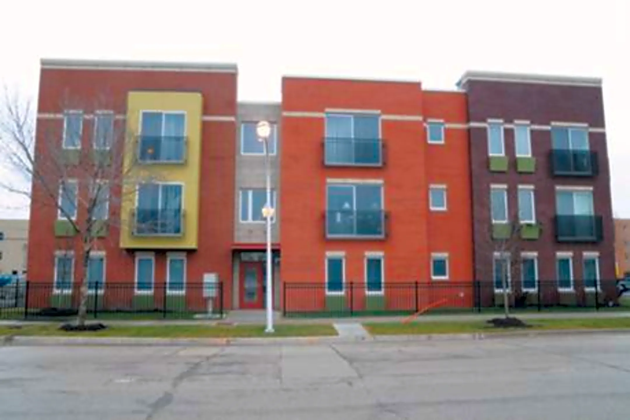 Westhaven Park Apartments 2237 W Maple Ave Chicago, IL Apartments