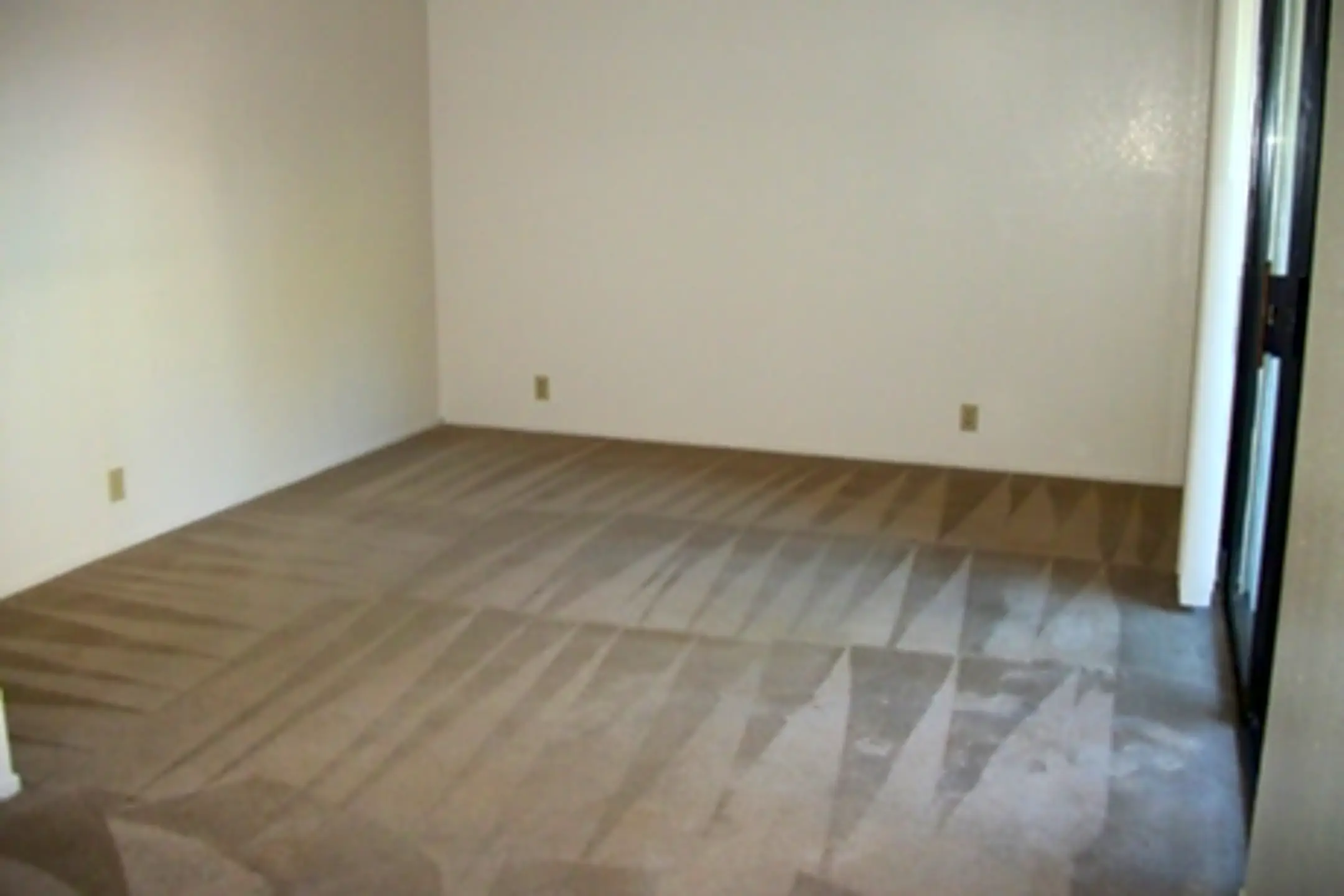 Sutter Court Apartments 5930 Sutter Ave Carmichael, CA Apartments