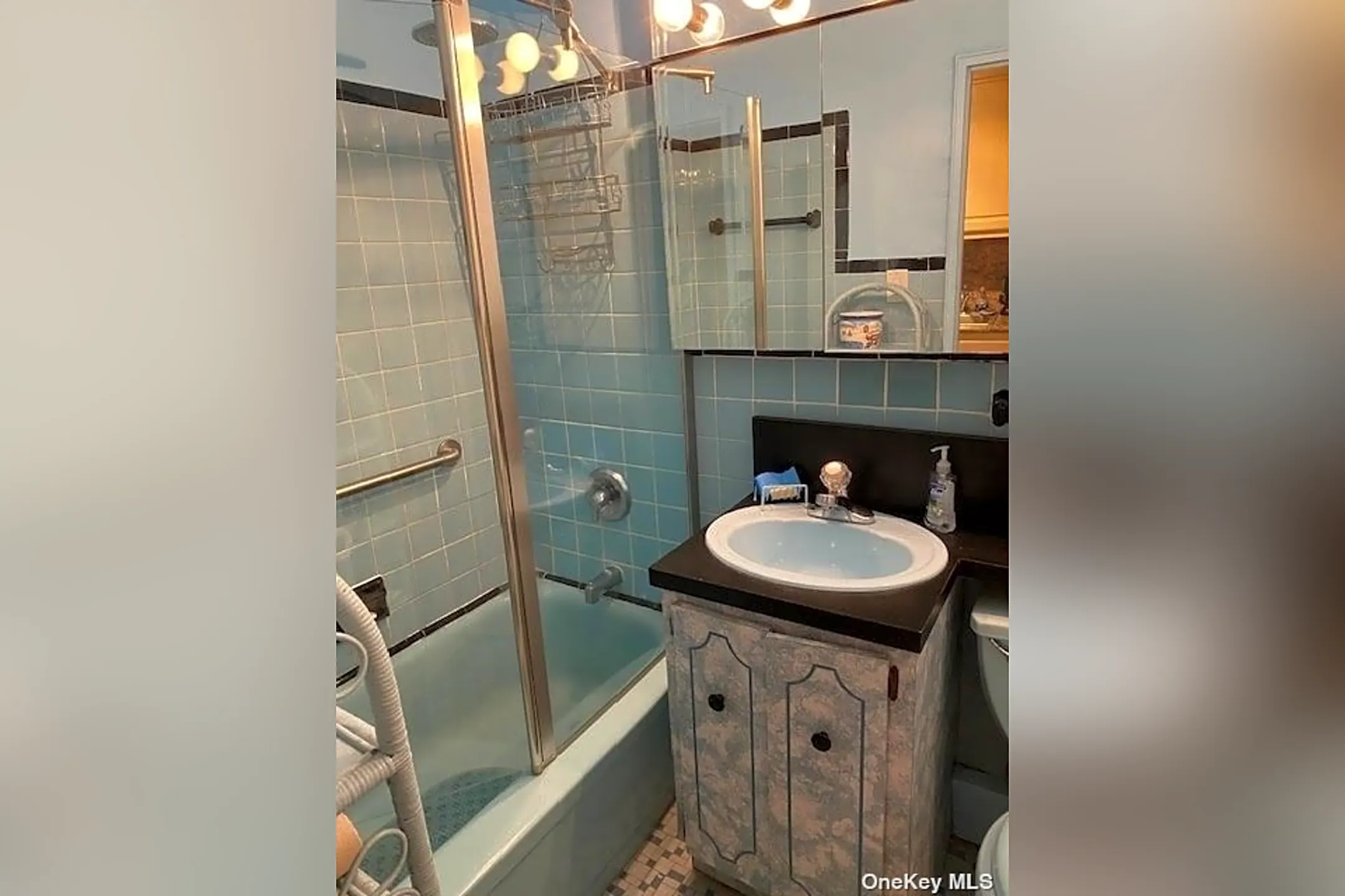 Bathroom - 830 Shore Rd #5I - Long Beach, NY