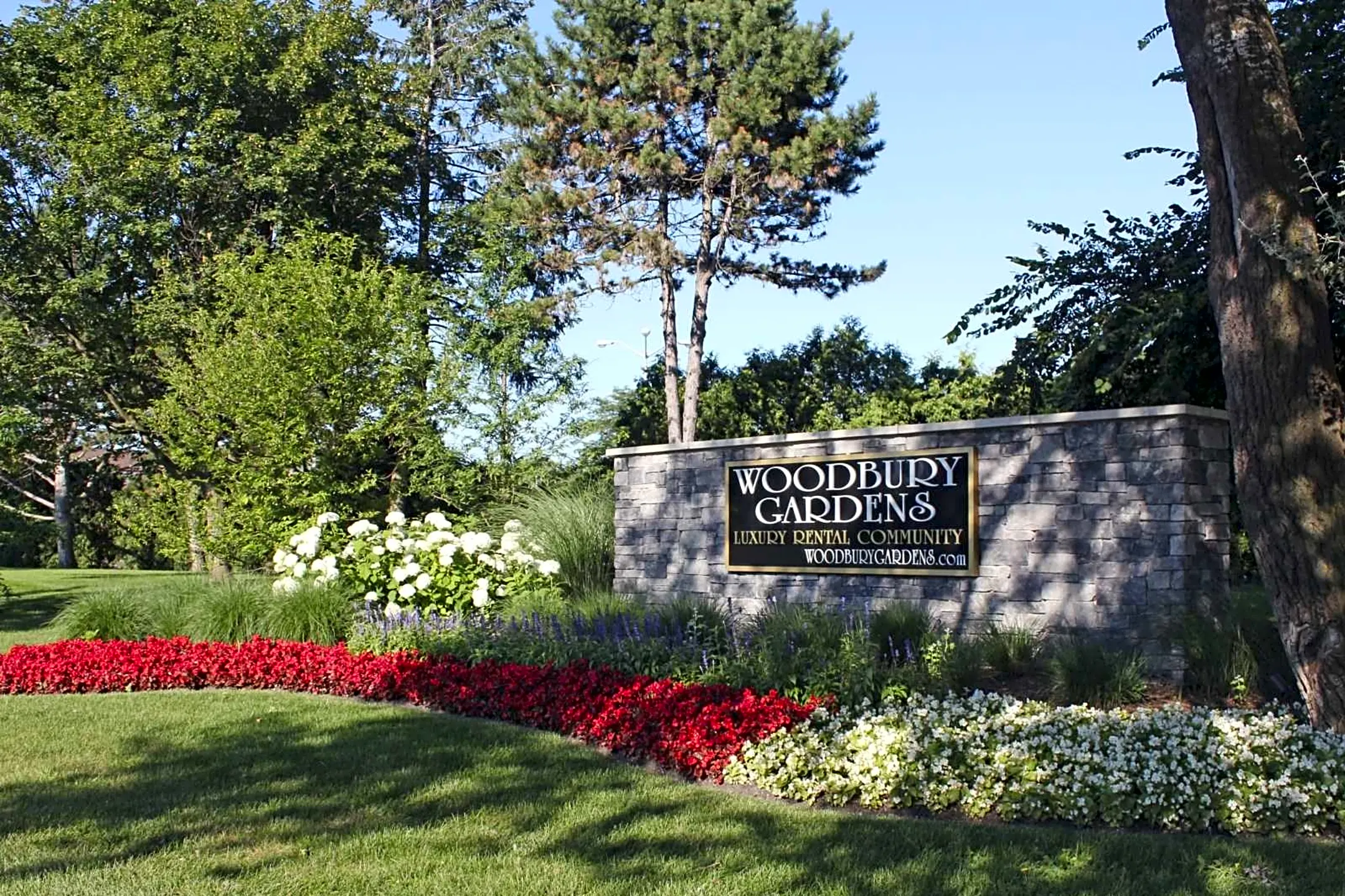 Woodbury Gardens - Ann Arbor, MI 48104