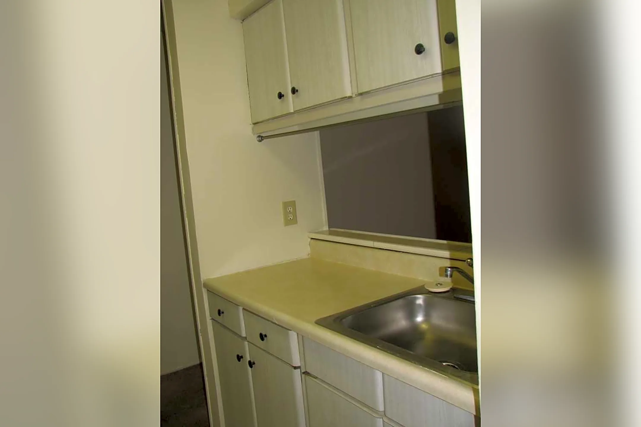 Kitchen - Clifton Woods - Cincinnati, OH