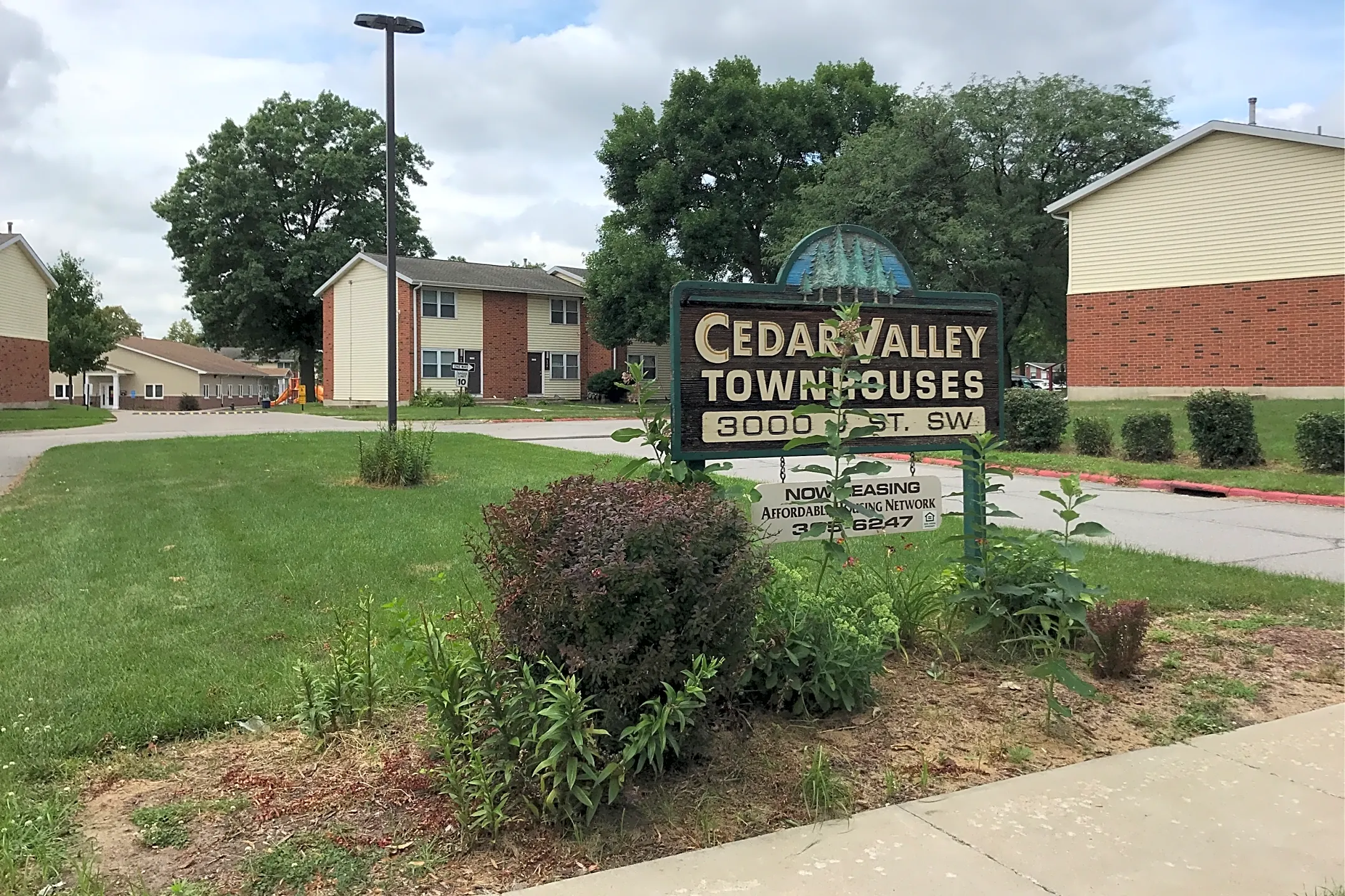 Rent Cedar Valley