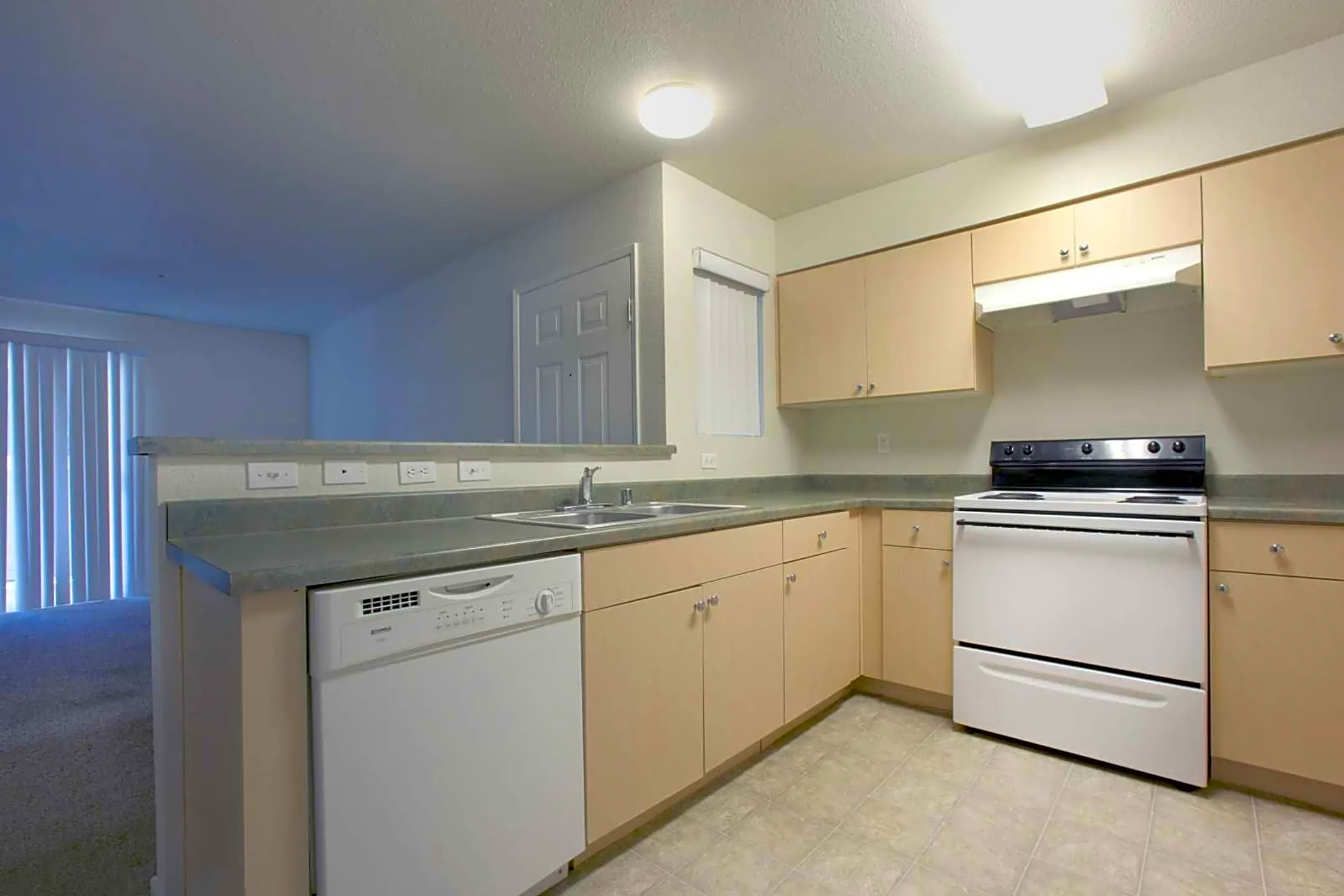 Kitchen - Hidden Creek Apartments - Crescent City, CA