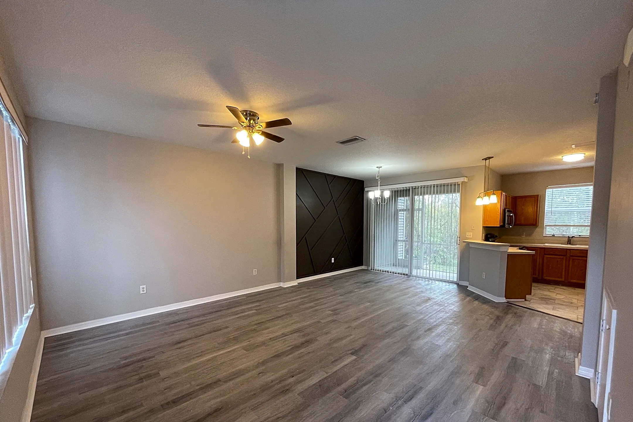 11033 Black Swan Ct Townhomes Seffner, FL 33584