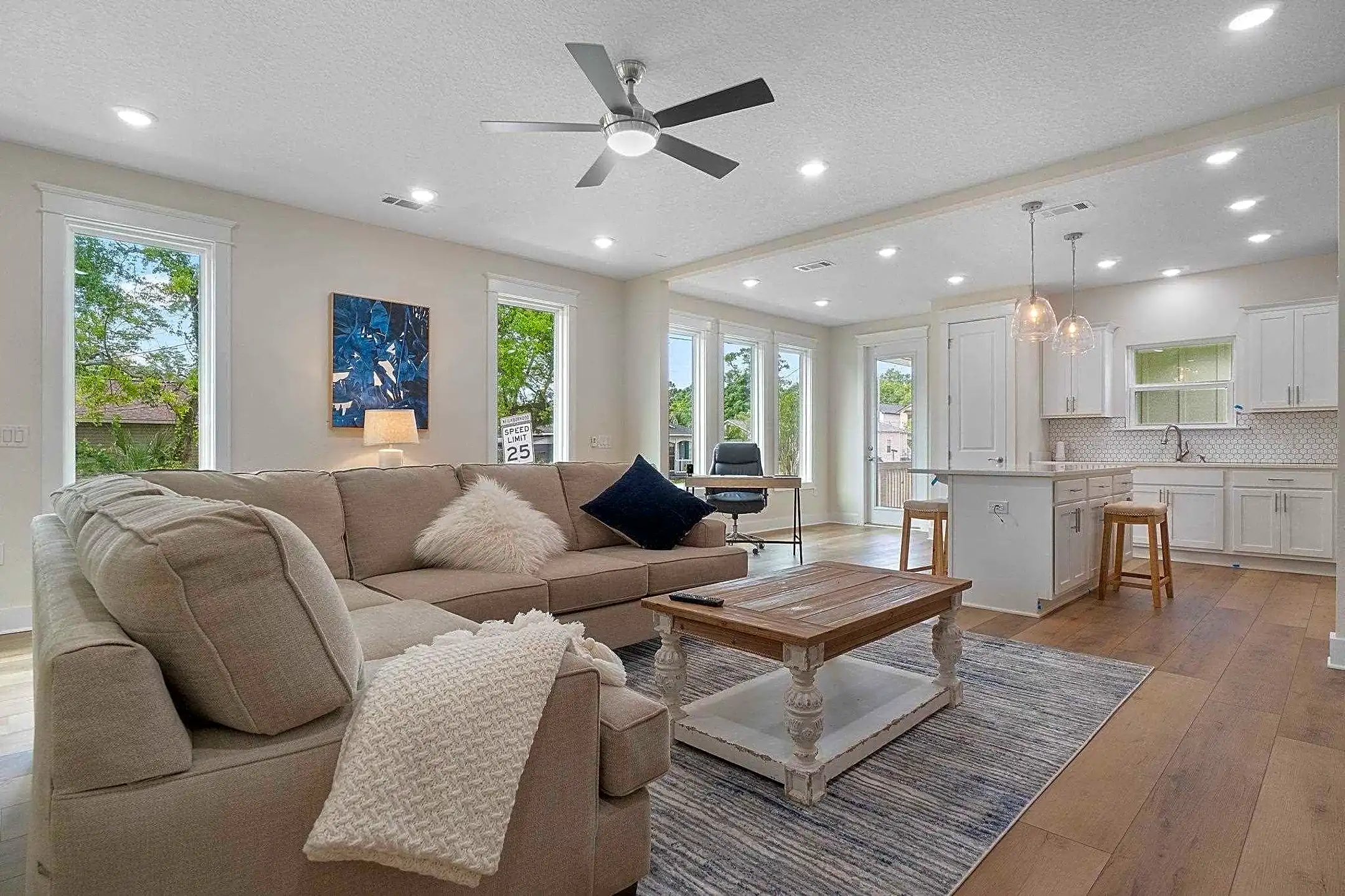 Living Room - 701 N A St - Pensacola, FL