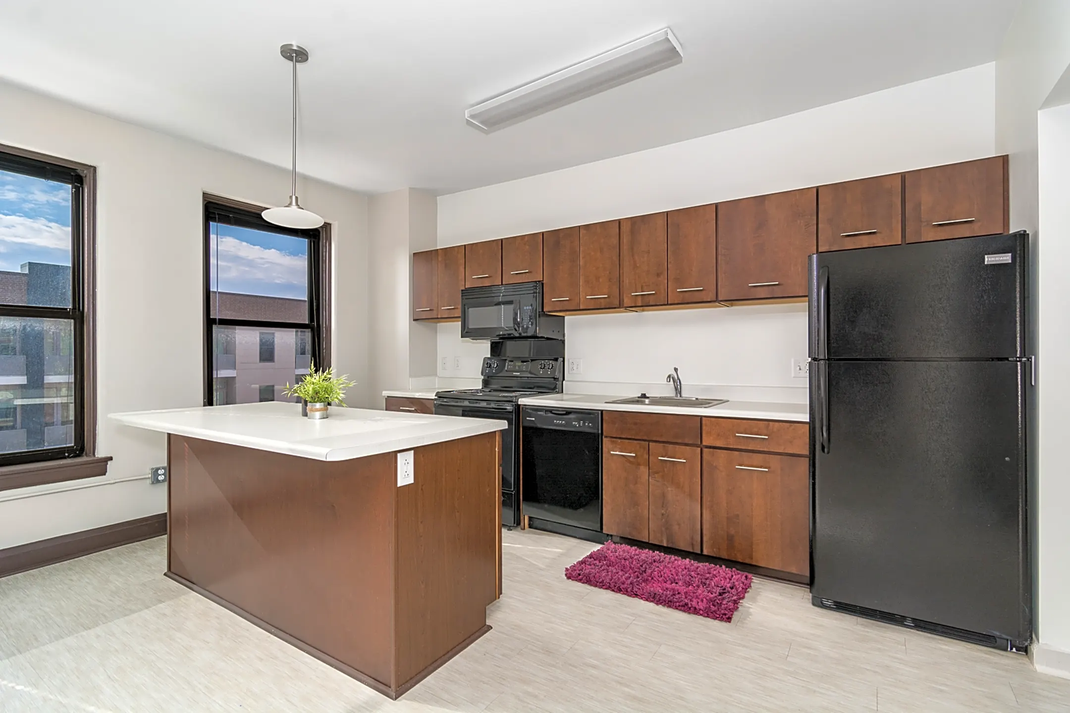 Kitchen - The Randolph Apartments - Des Moines, IA