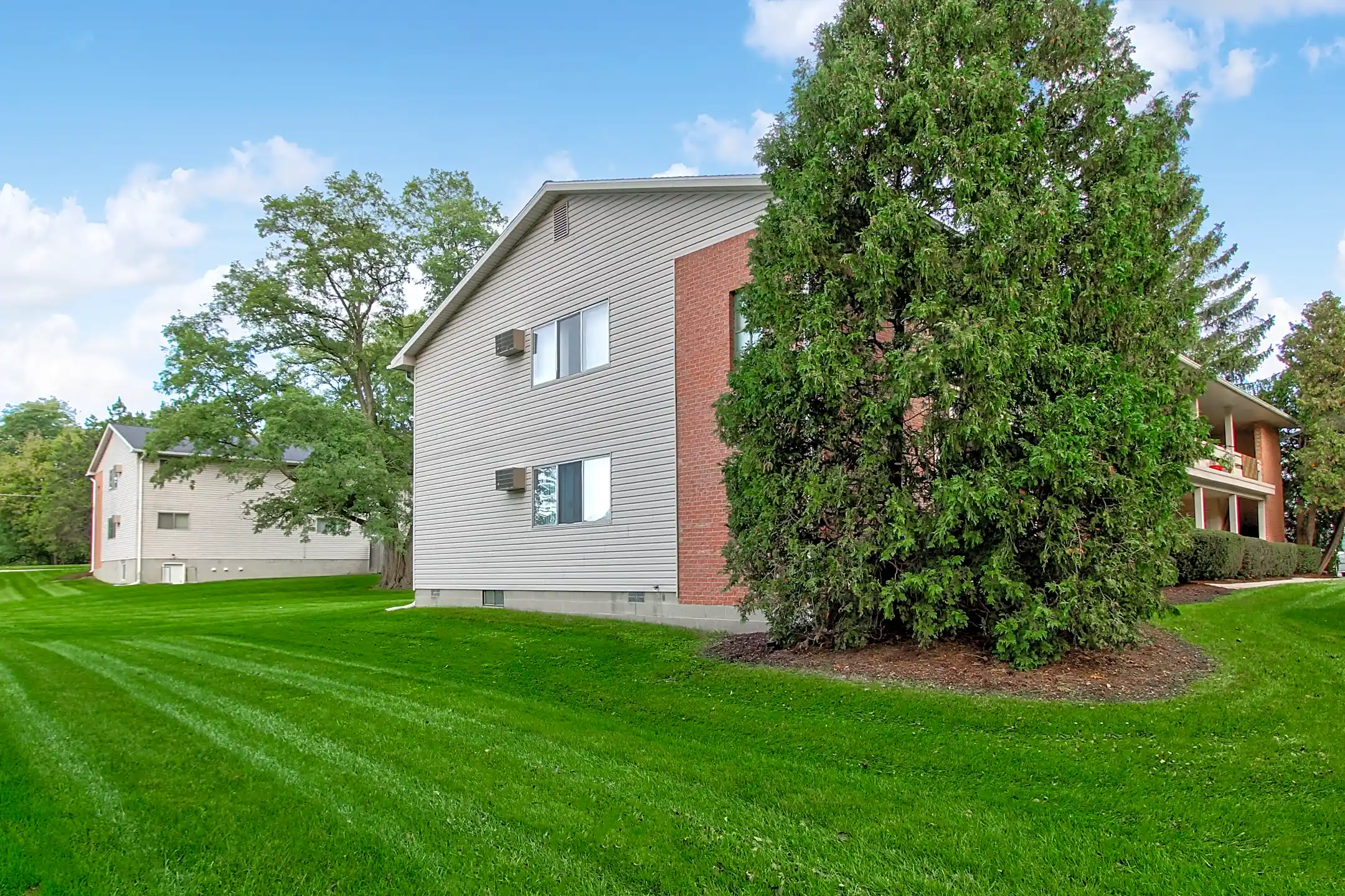 Meridian Apartments 5890 Marsh Rd Haslett, MI Apartments for Rent