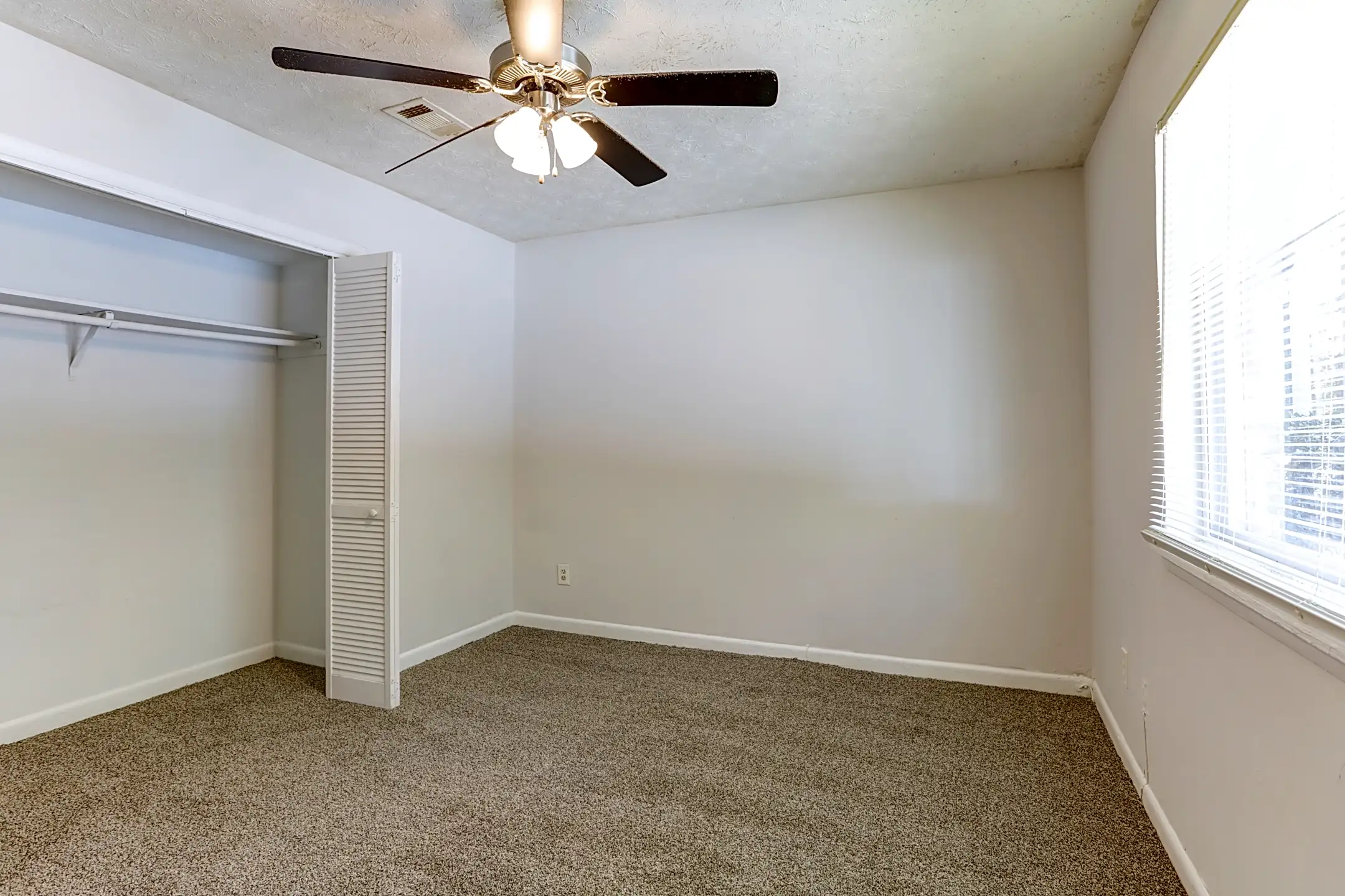 Amberwood Apartments 874 King Rd Riverdale, GA Apartments for Rent