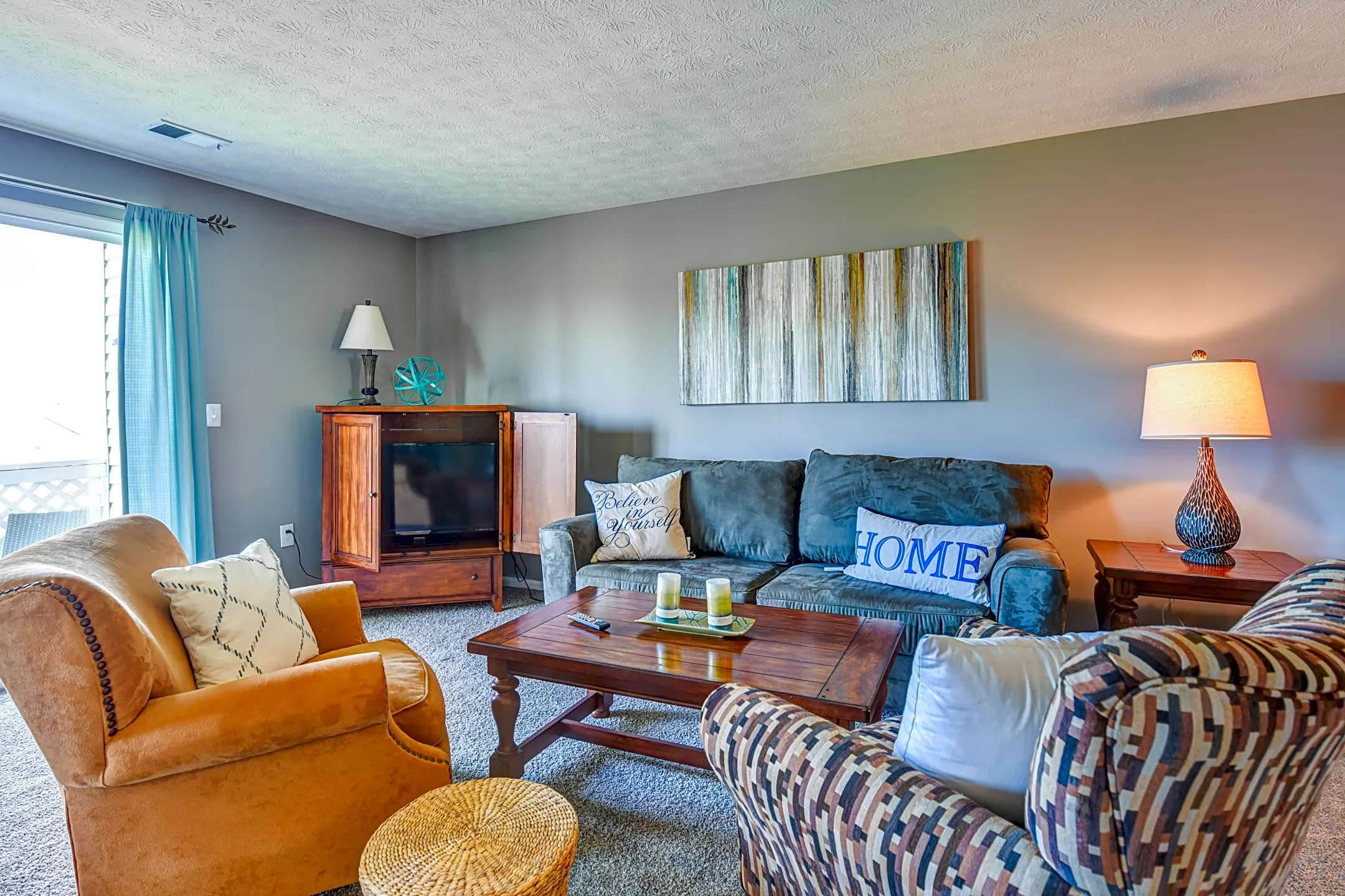 Living Room - Highland Ridge - Highland Heights, KY