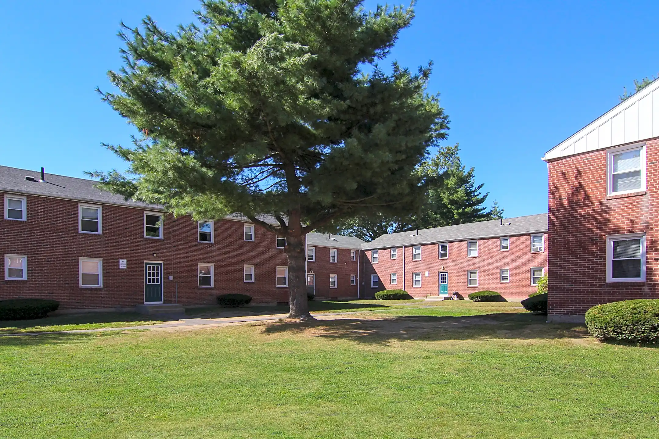 Brookside Commons 235 Main St East Hartford, CT Apartments for Rent