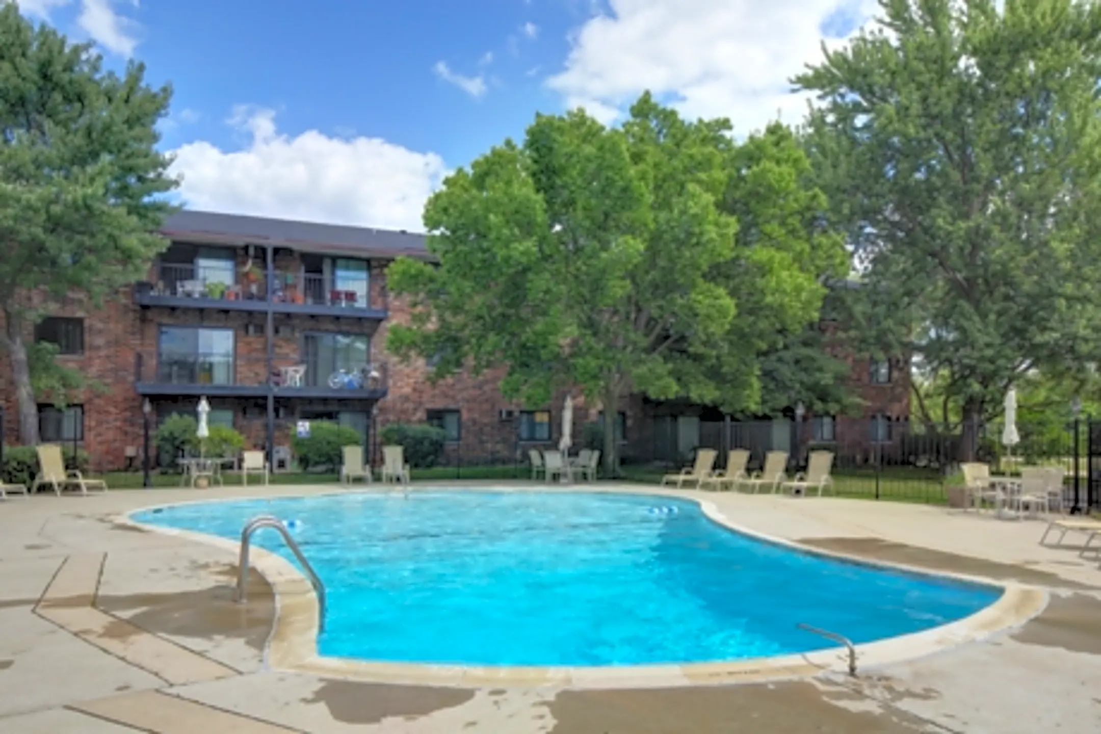 Autumn Ridge Apartments Carol Stream, IL 60188