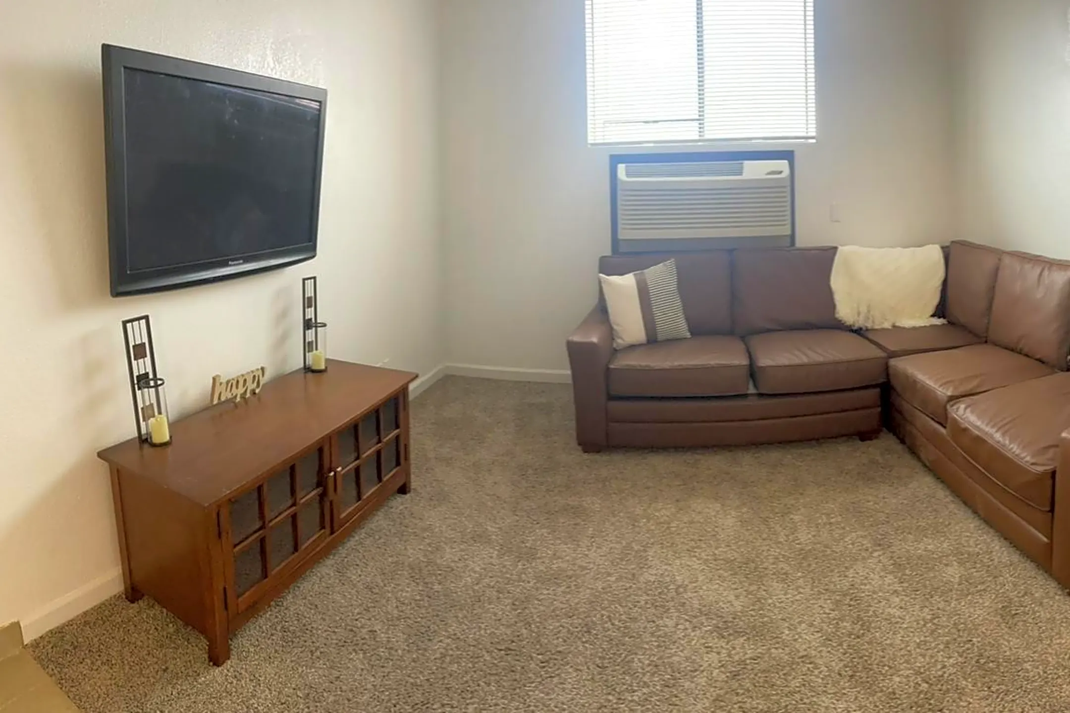 Living Room - 320 Lee Avenue - Bullhead City, AZ