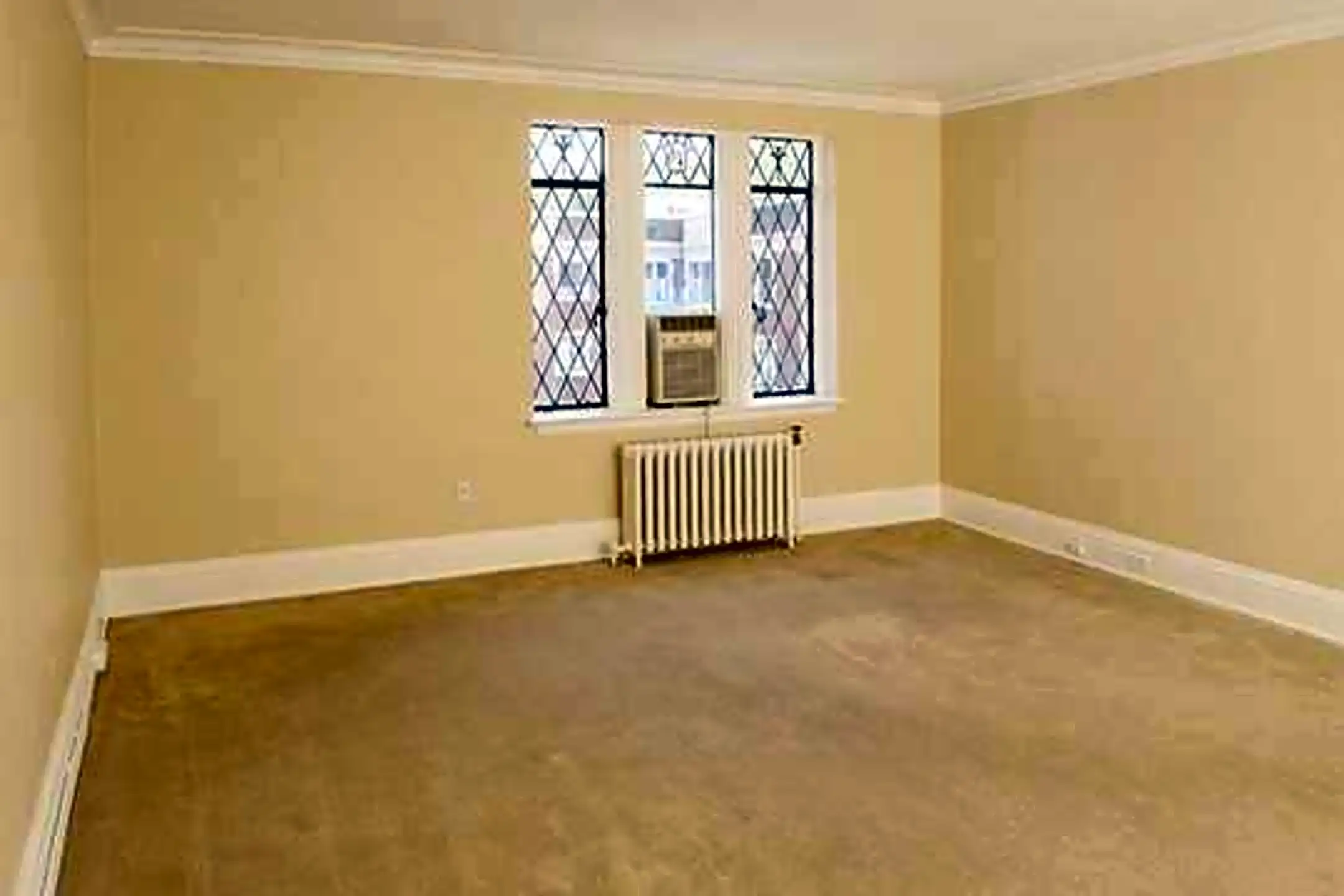 Living Room - Clay Commons - Scranton, PA