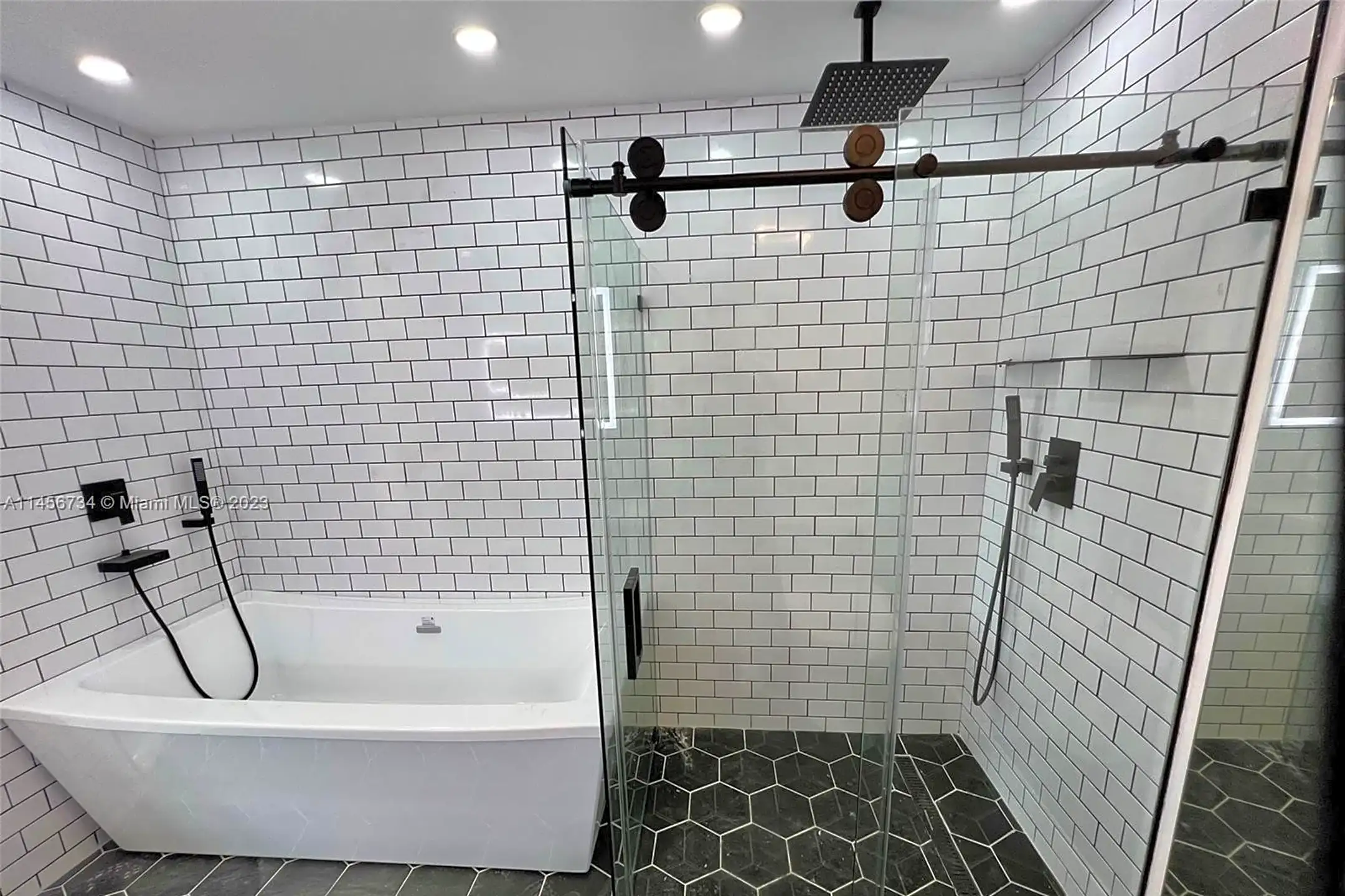 Bathroom - 1000 NW N River Dr #115 - Miami, FL