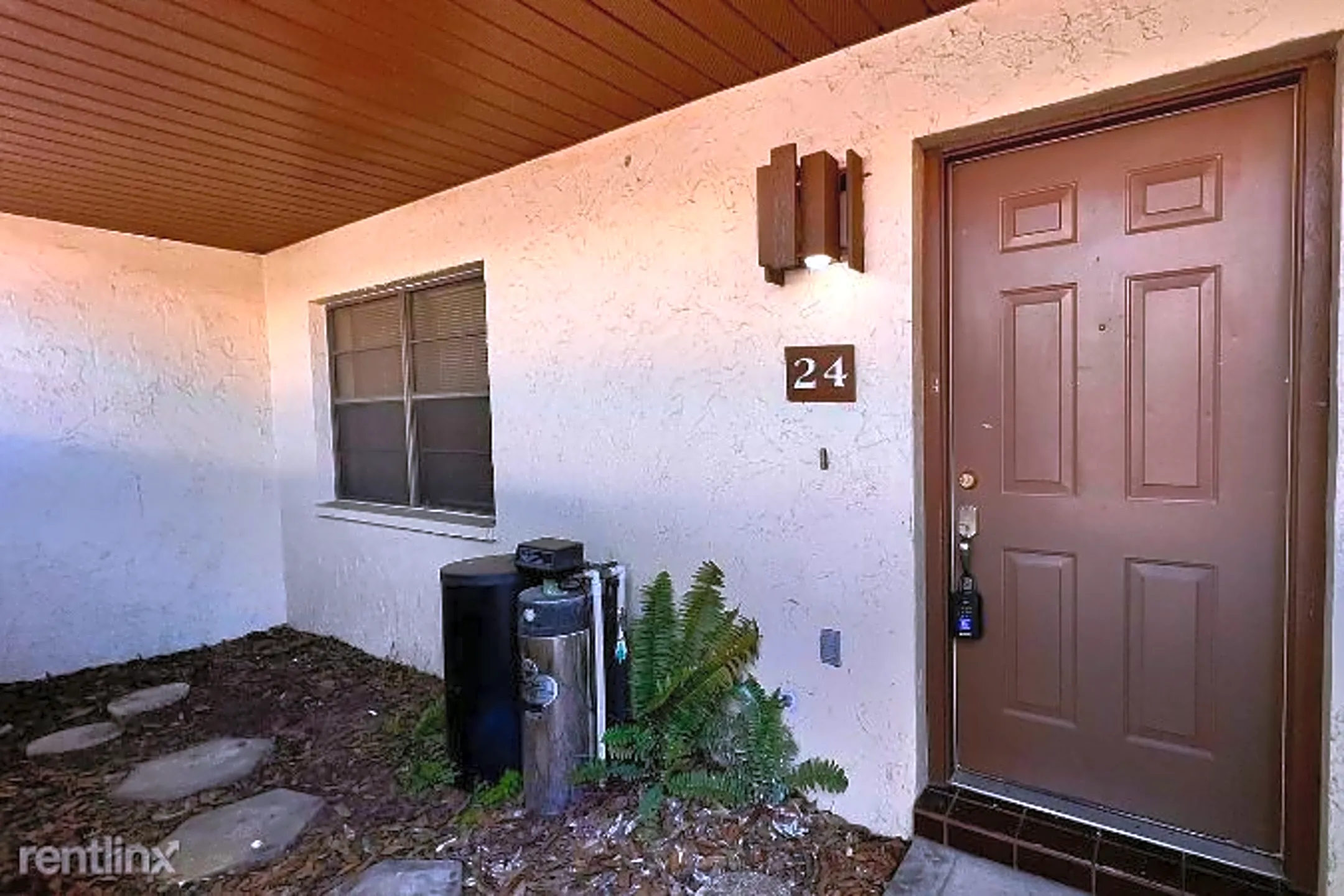 Building - 1880 N Crystal Lake Dr - Lakeland, FL
