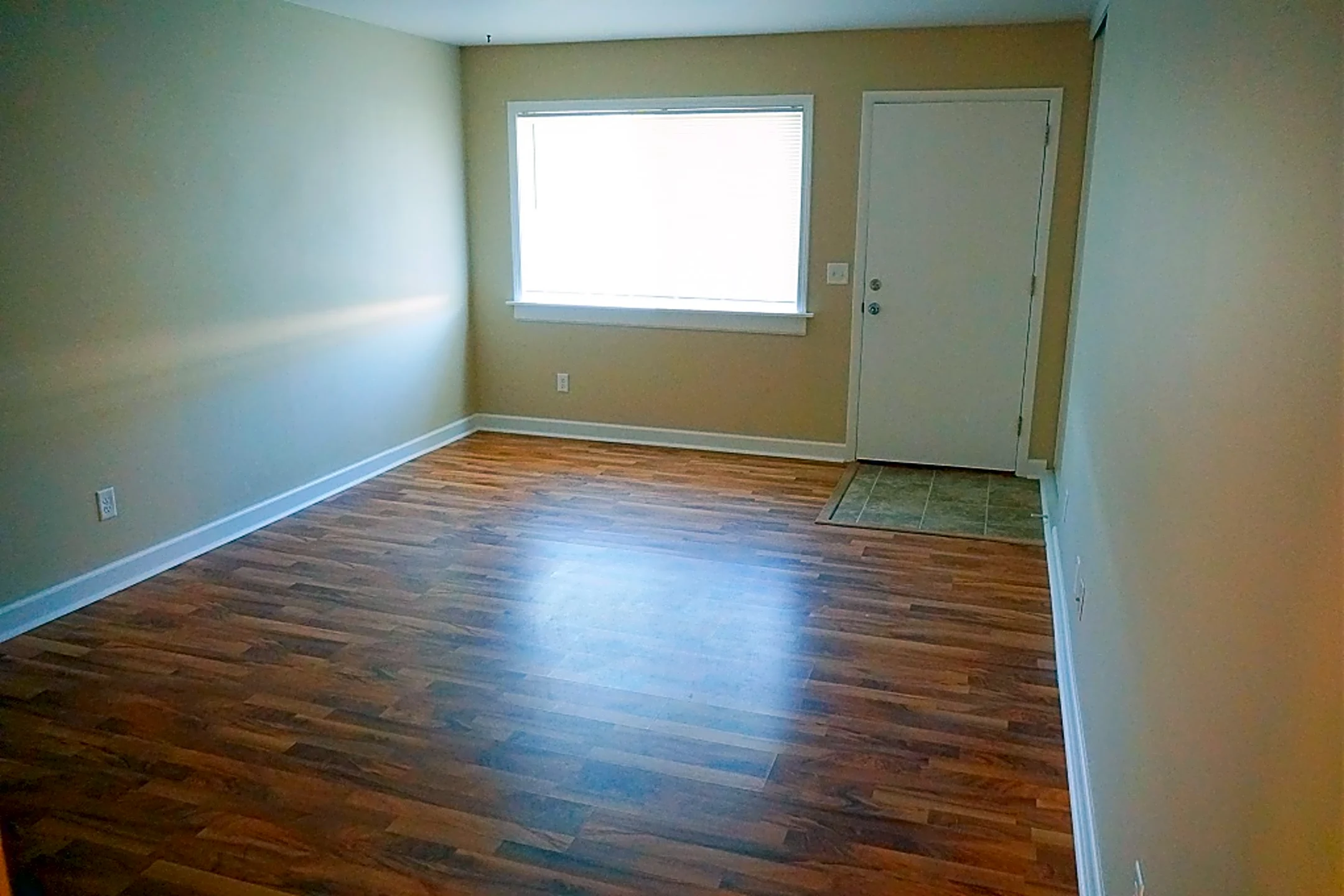 Parkside Townhomes 334 South Walker Way Sun Prairie, WI Apartments