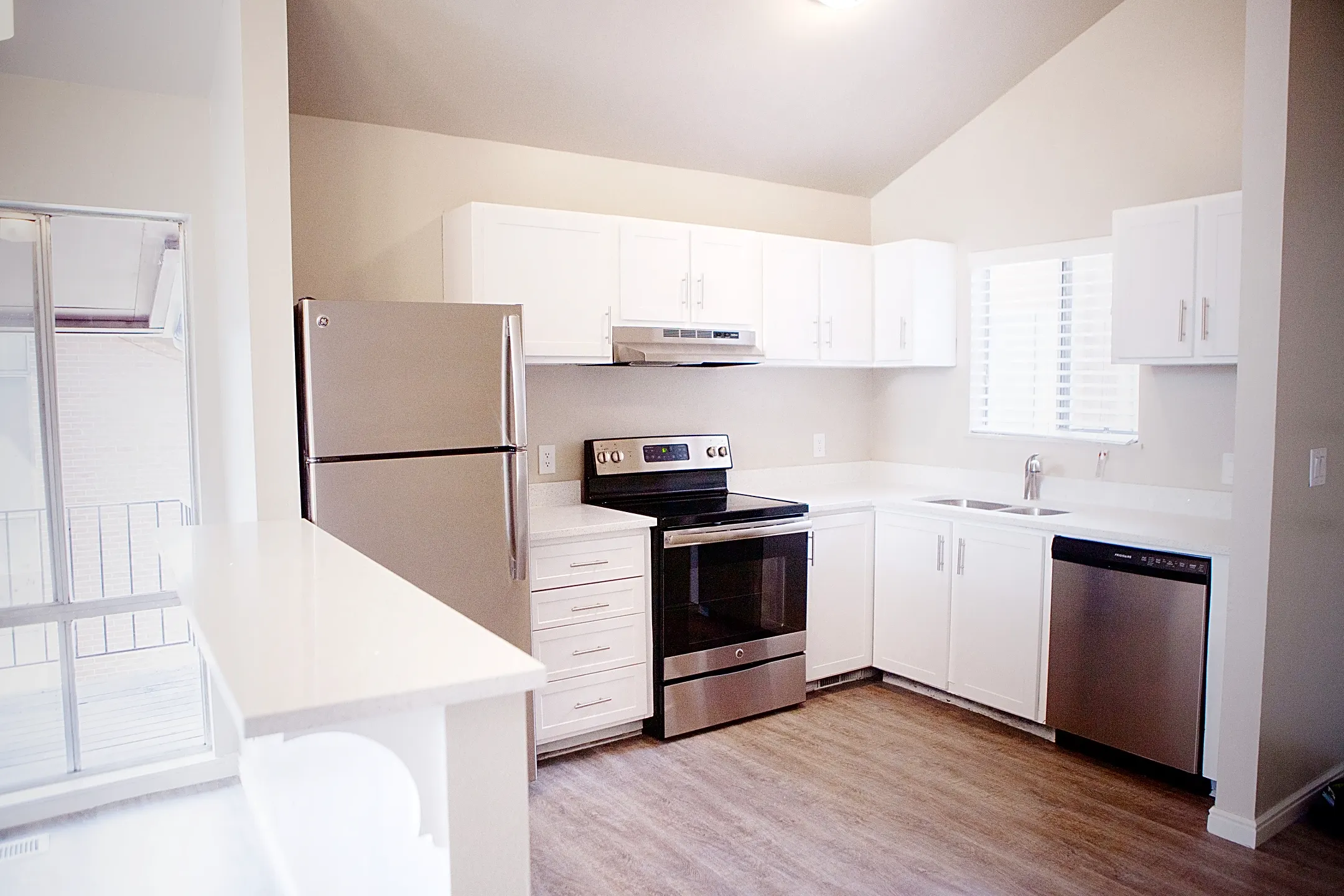 Kitchen - Alta Pines Apartments - Salt Lake City, UT