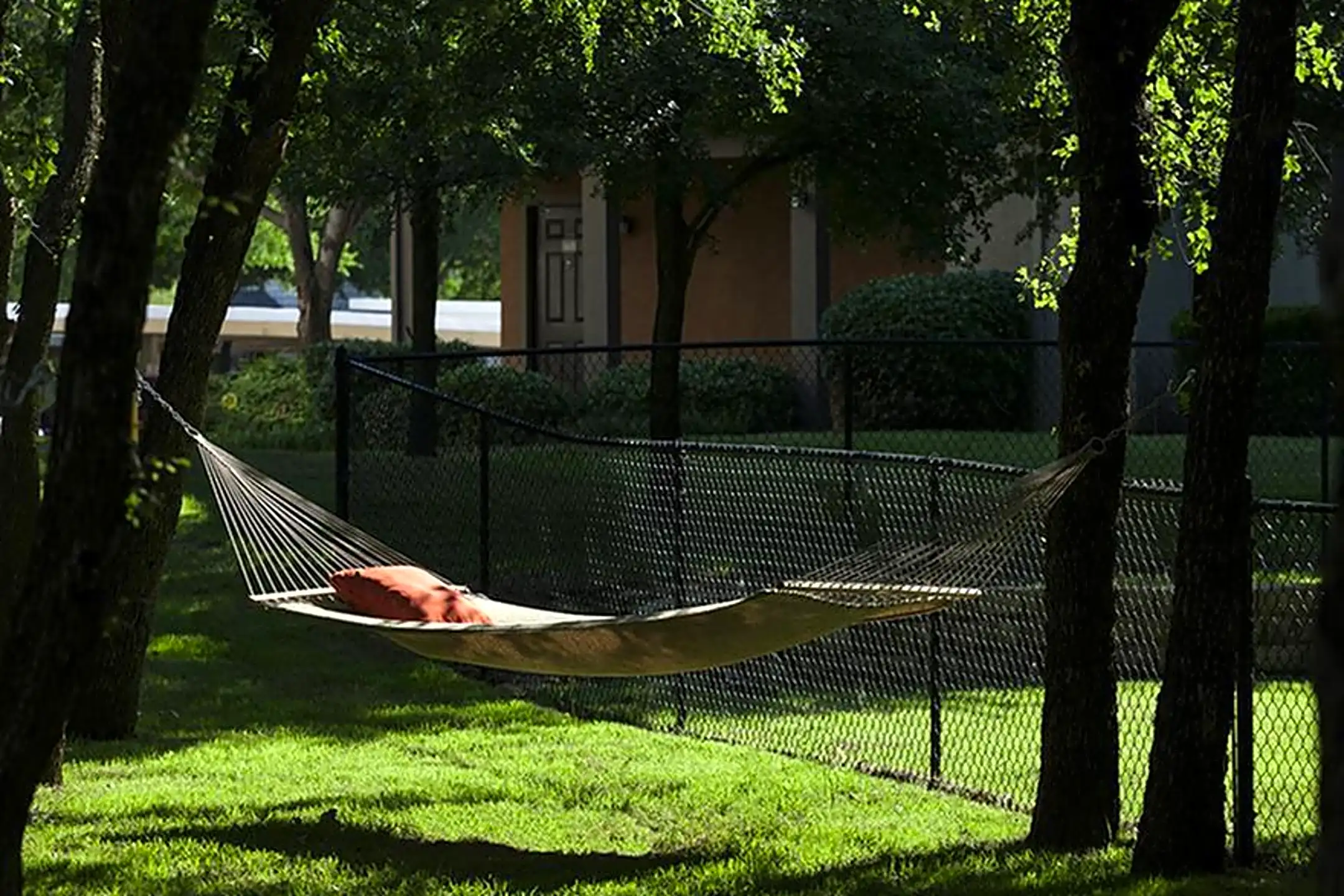 Harlowe Luxury Living 2525 Texas 360 Euless, TX Apartments for Rent