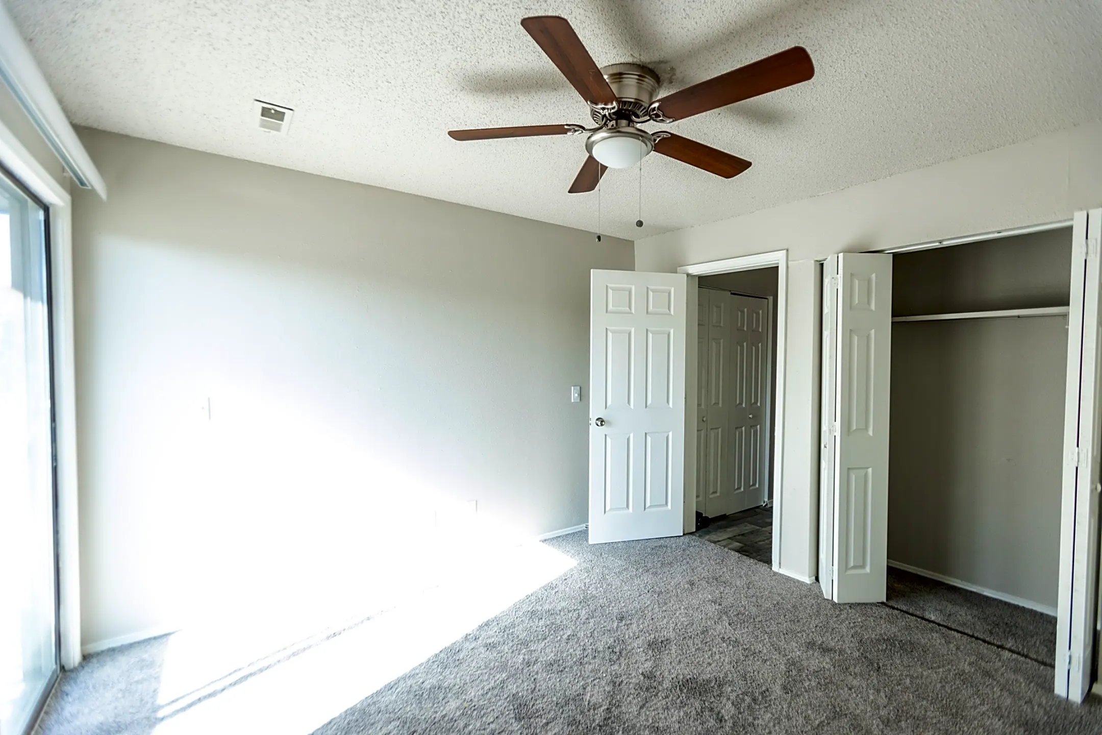 Riverwalk Apartments - 410 E Marion Rd | Wichita, KS for Rent | Rent.